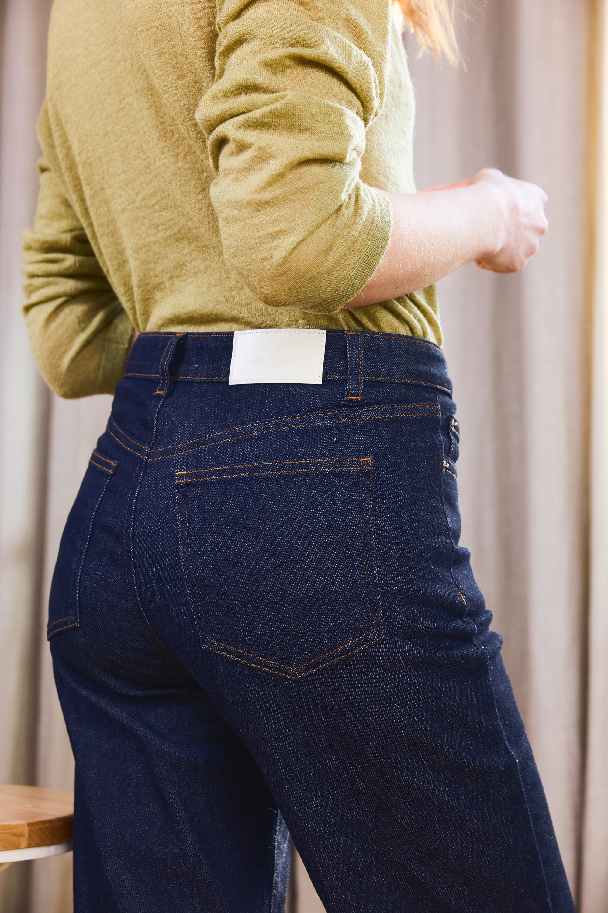 le-pantalon-jean-flare-jean-femme-bleu-coton-recycl image 6