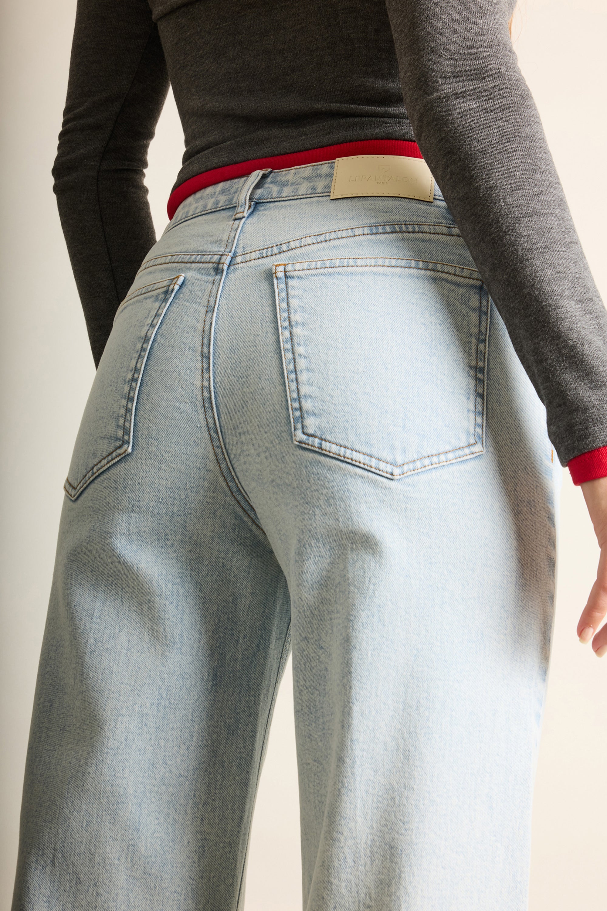 le-pantalon-jean-flare-ice-blue-jean-femme-coupe-vas-e image 3