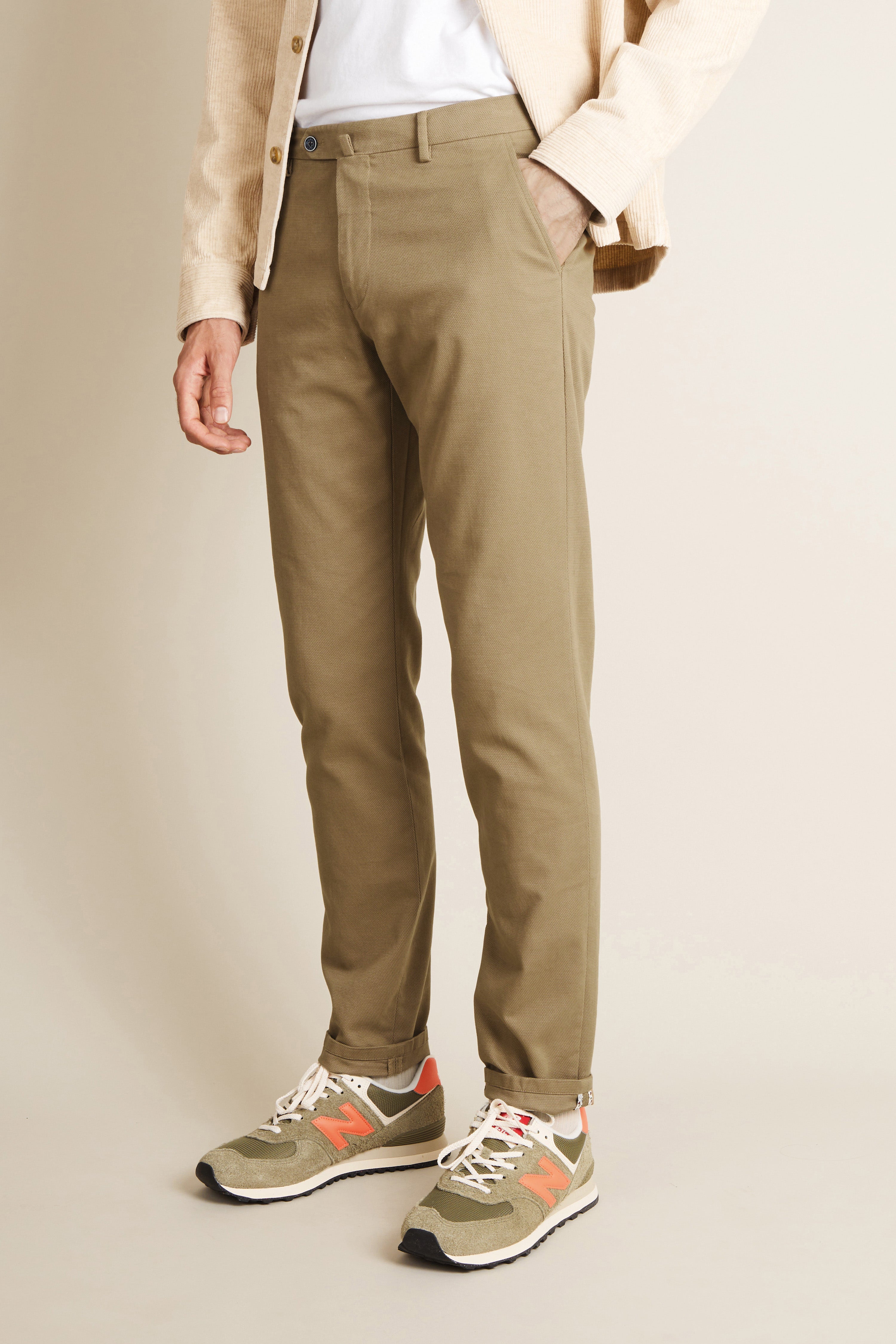le-pantalon-chino-textur-beige-fonc-pantalon-homme-semi-slim image 2
