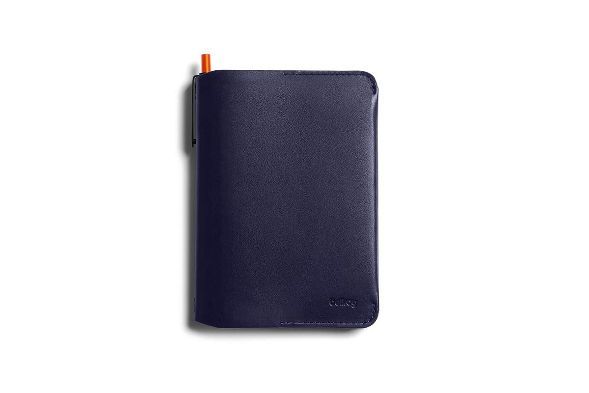 bellroy-notebook-cover-mini-carnet-cuir-navy-stylo image 6