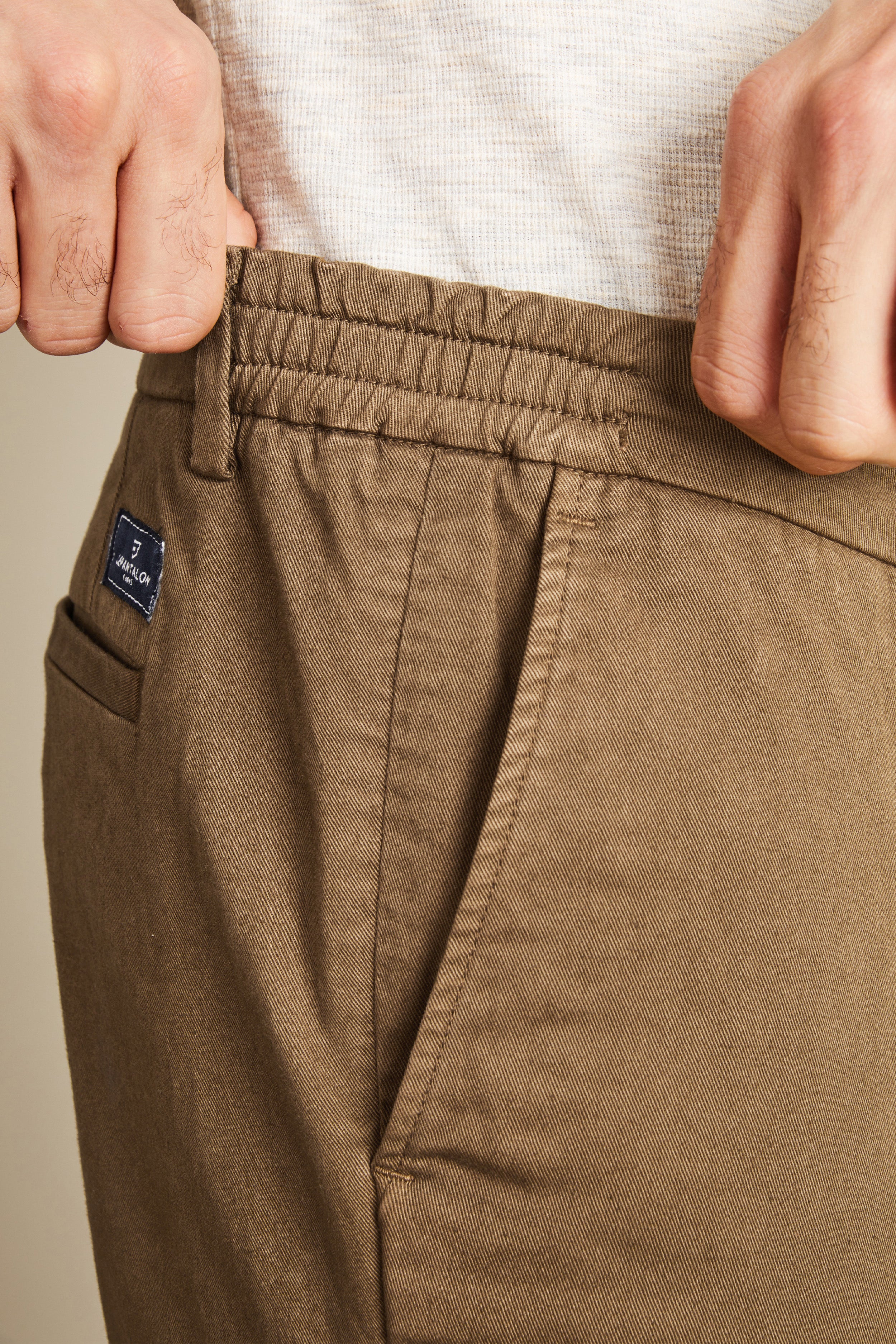 le-pantalon-chinos-homme-easy-semi-slim-chino-tabac-coton image 2