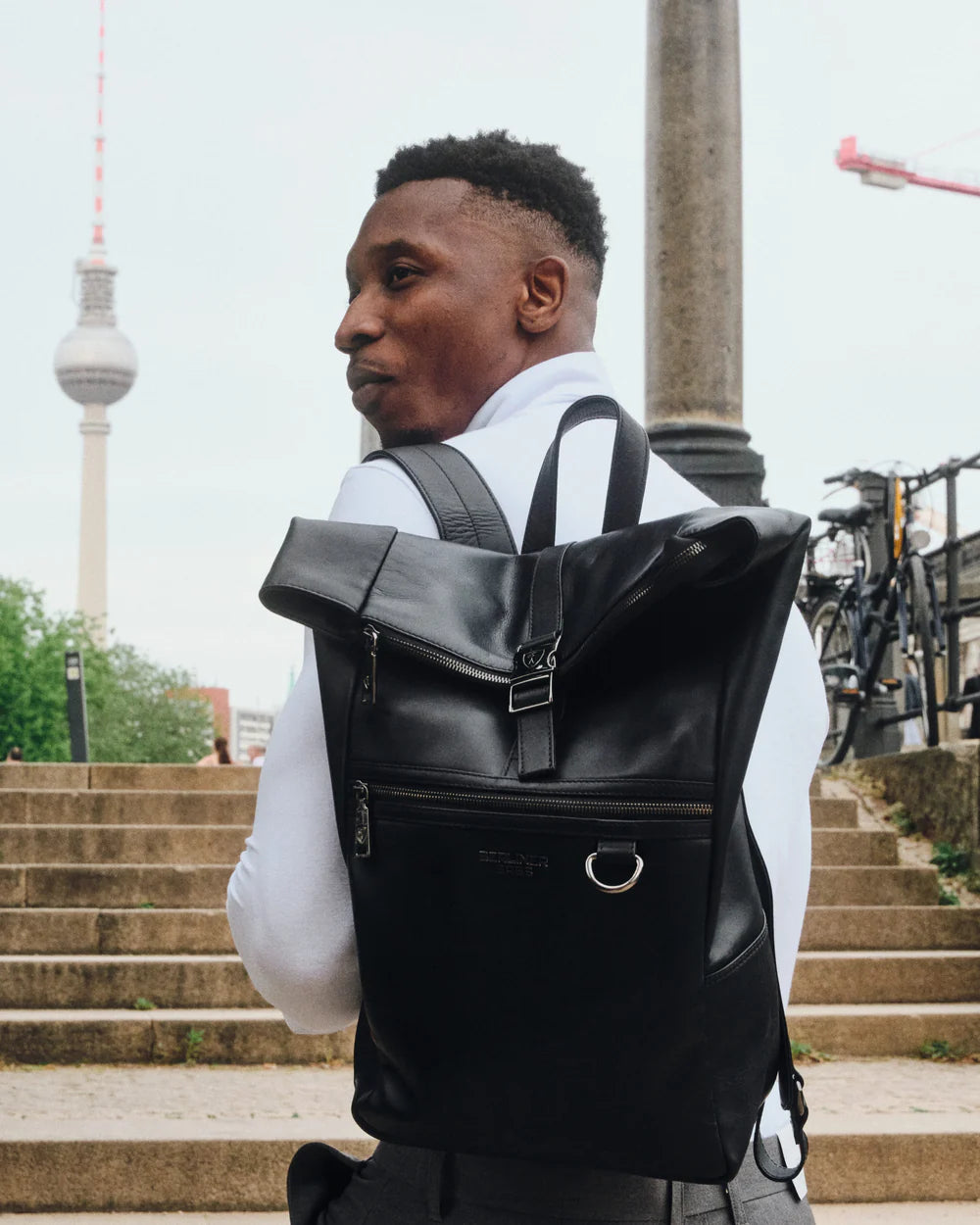 berliner-bags-harlem-sac-dos-cuir-noir-ordinateur image 2