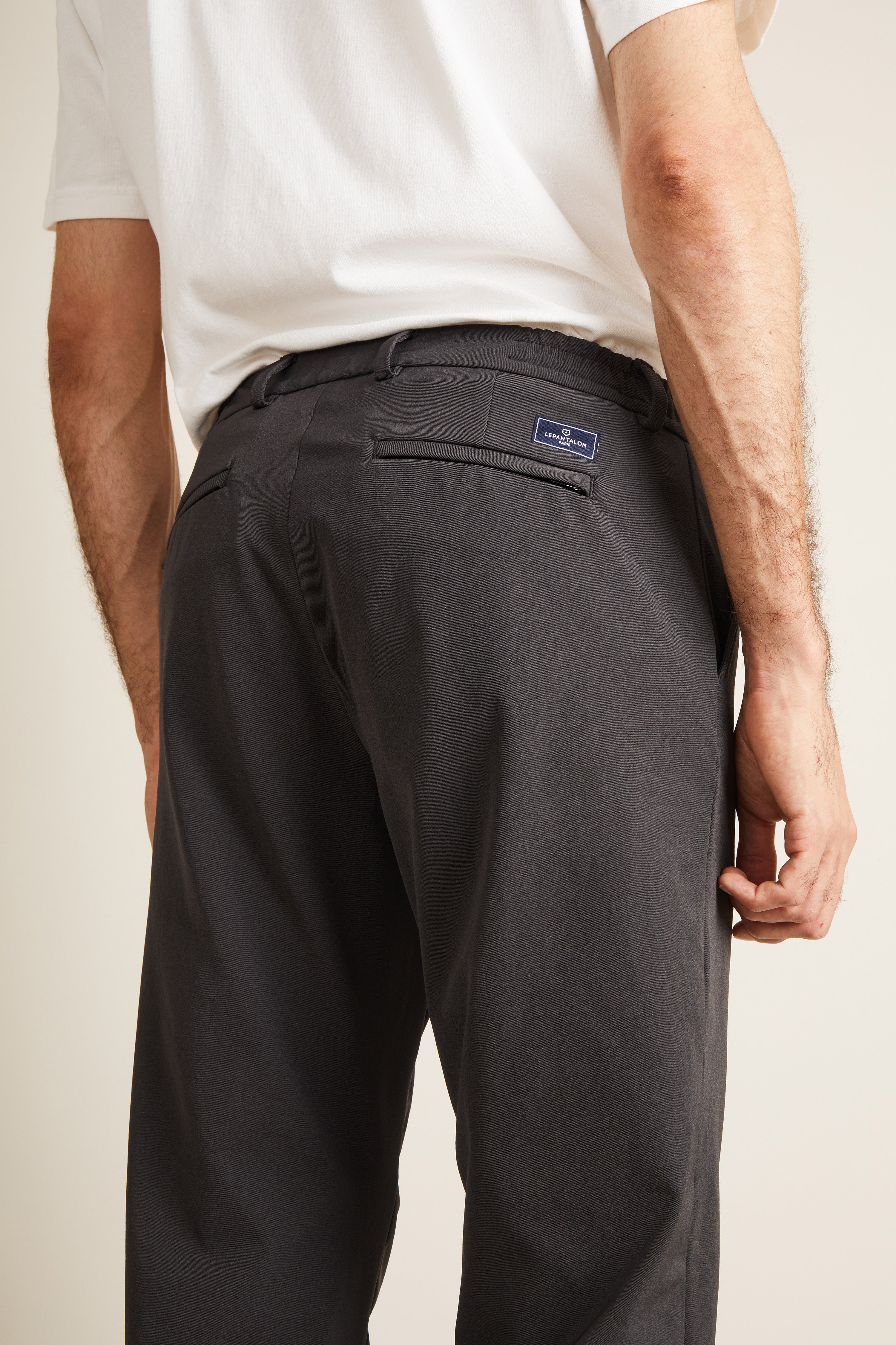 le-pantalon-chino-technique-pantalon-gris-anthracite image 7