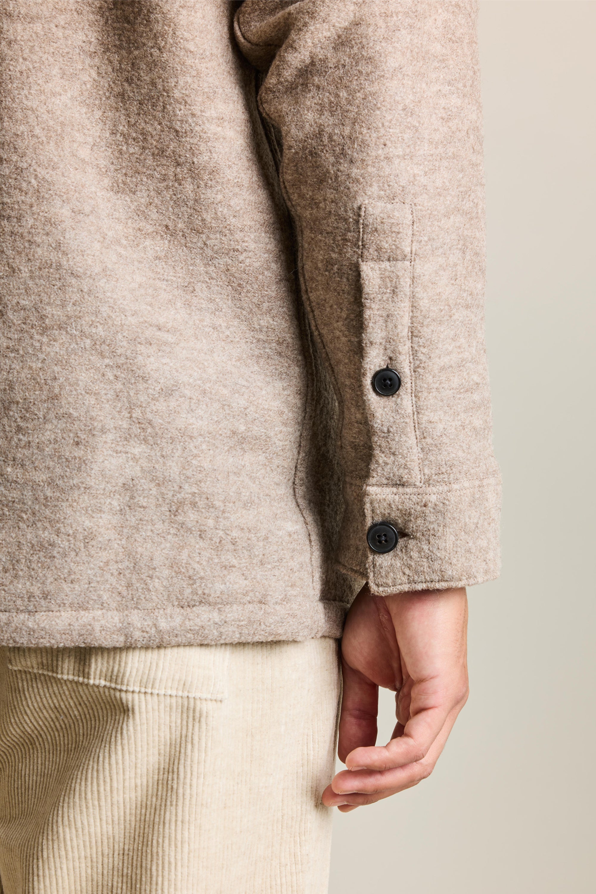le-pantalon-overshirts-homme-surchemise-laine-greige-chaude image 4