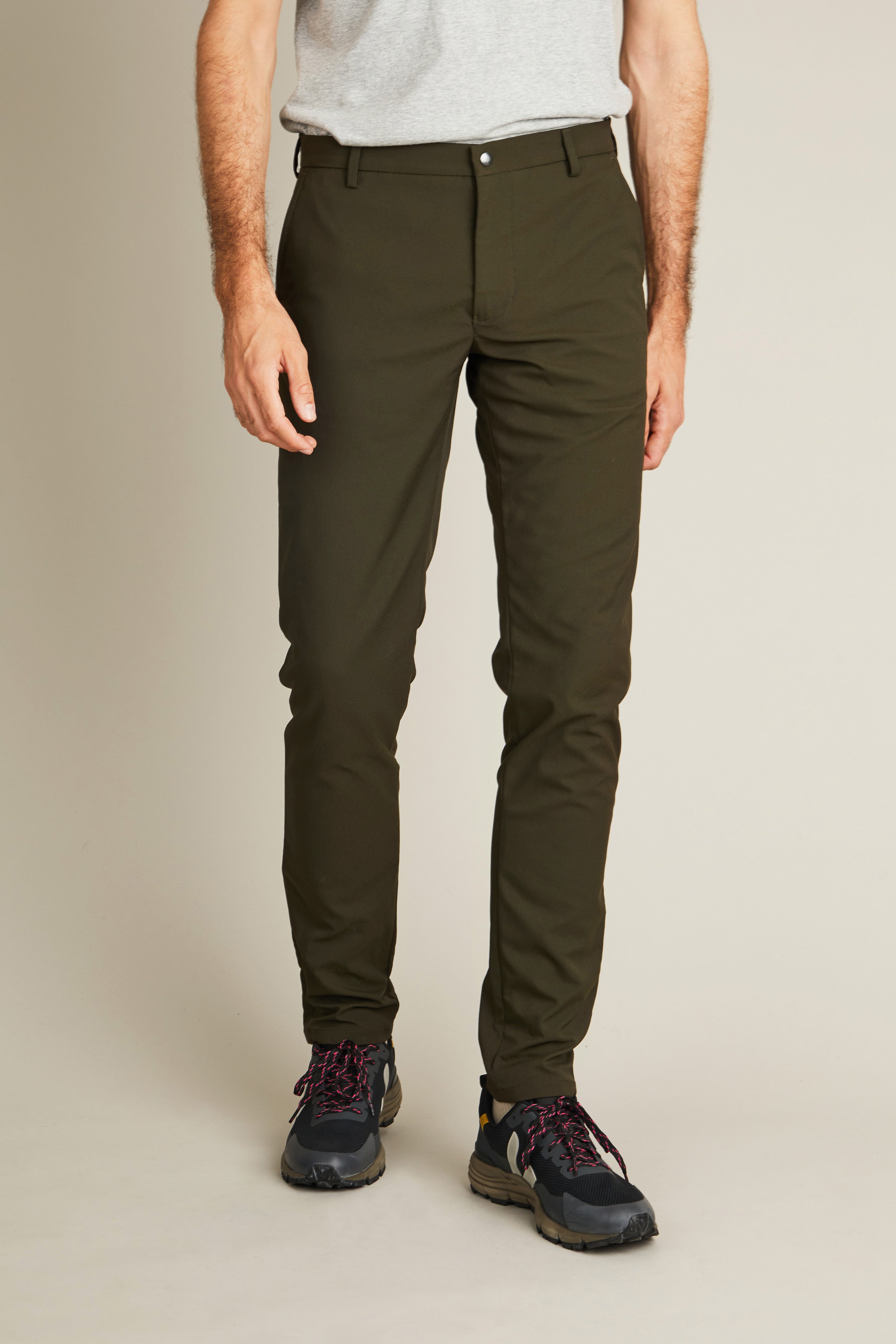 le-pantalon-chino-technique-pantalon-kaki-d-perlant-stretch image 1
