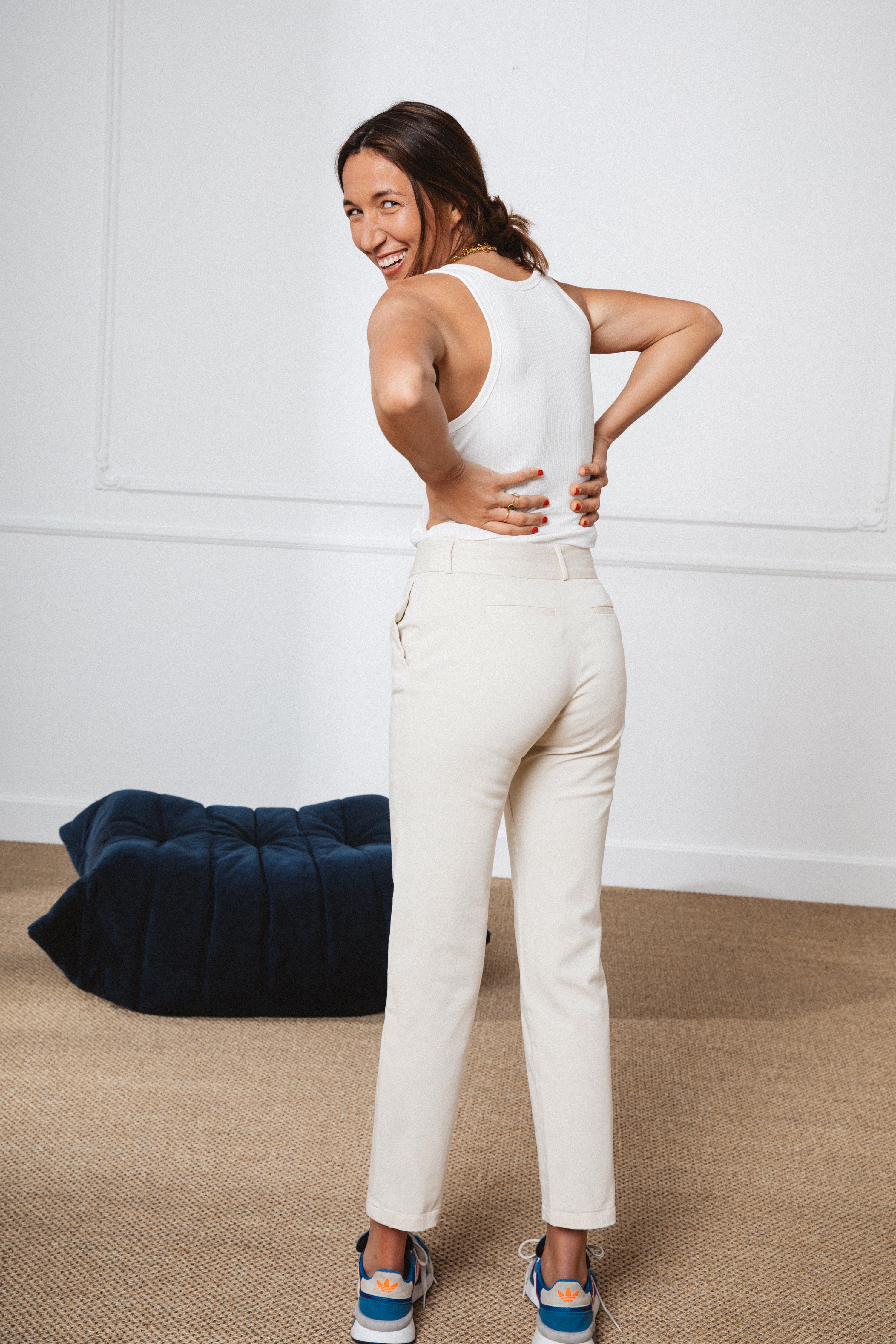 le-pantalon-chino-cru-pantalon-femme-coton-bio-carotte image 5