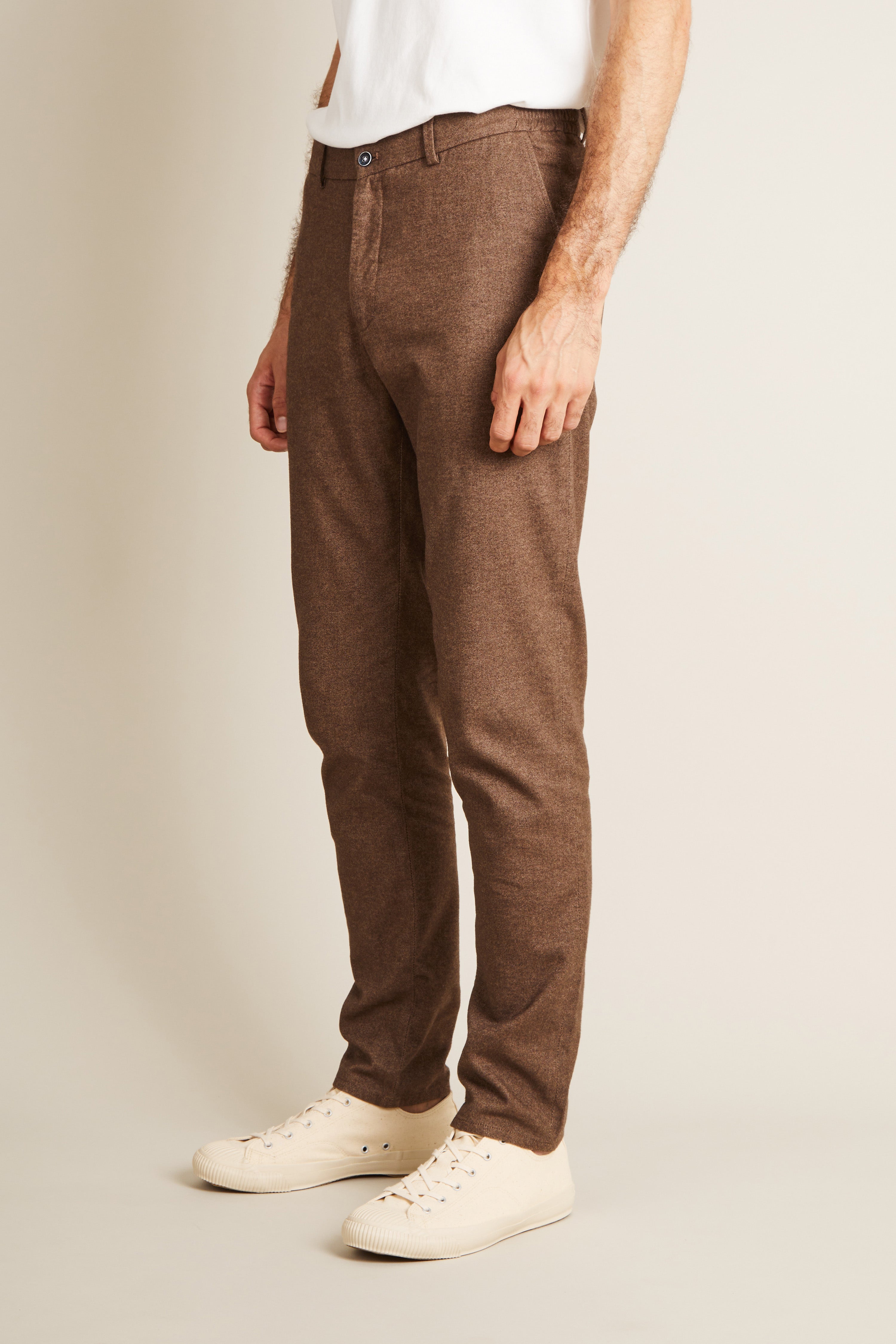 le-pantalon-chinos-chino-chaud-easy-marron-flanelle image 4