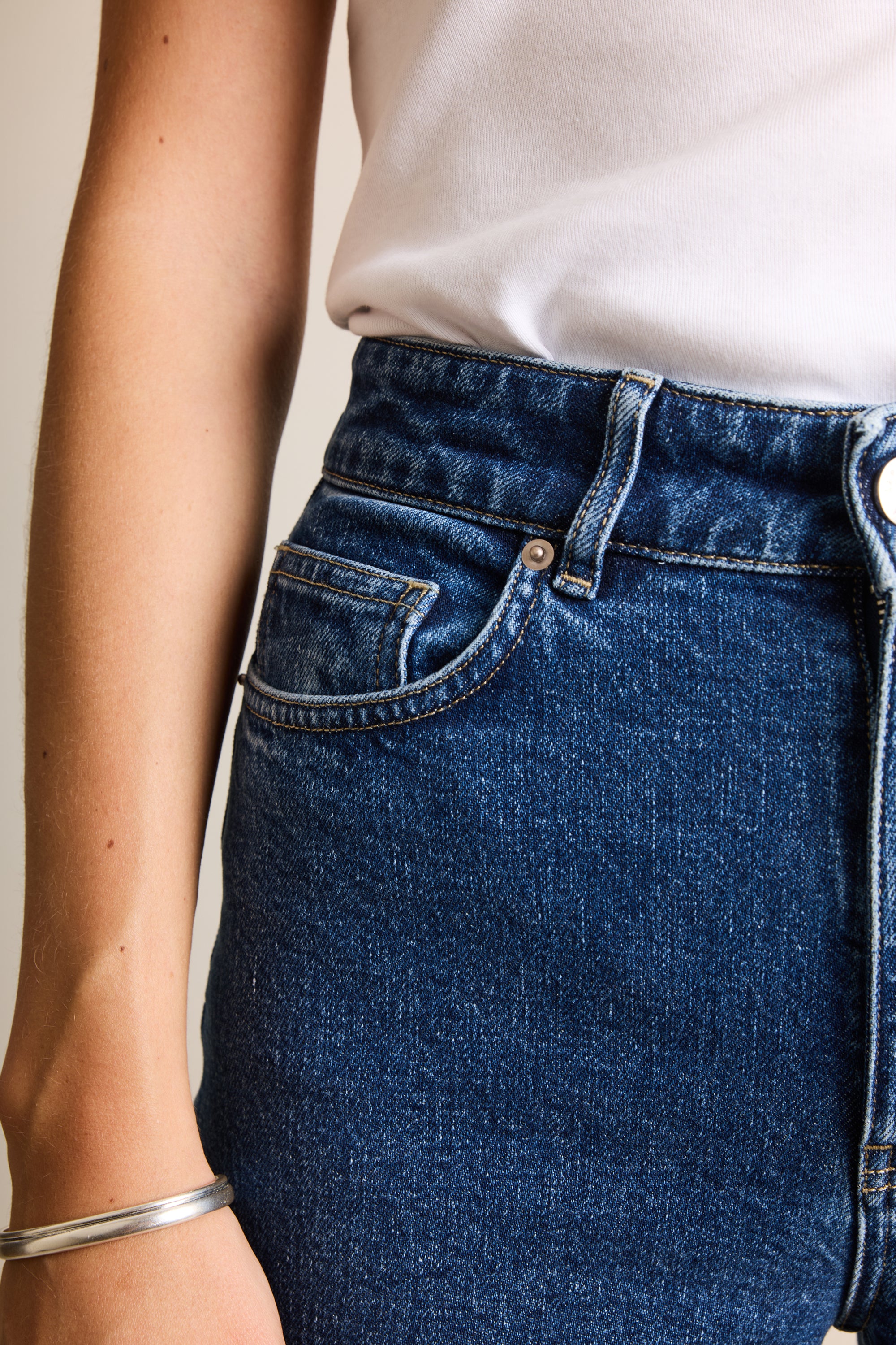le-pantalon-mom-bleu-stone-jean-stone-taille-haute image 2