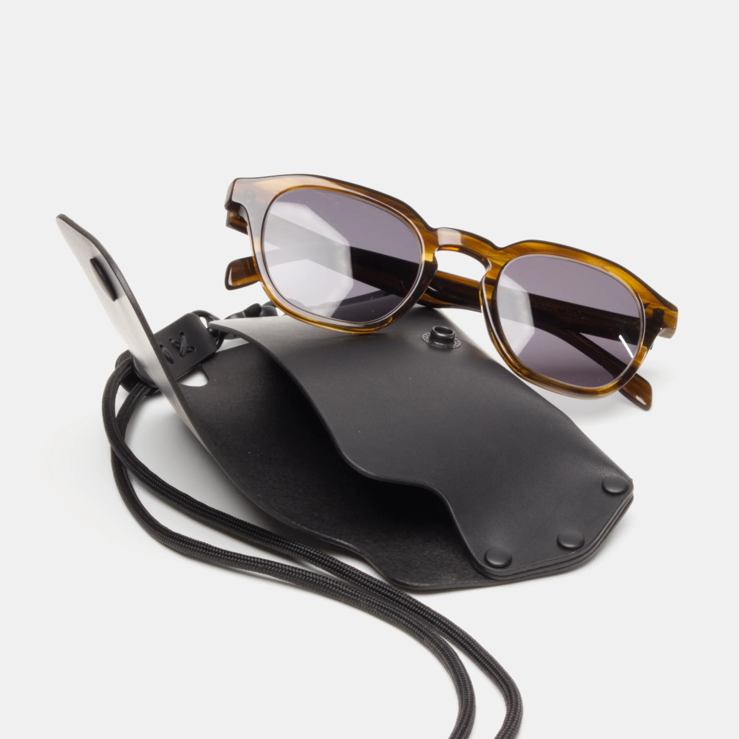 darksails-tui-lunettes-cuir-noir-tour-de-cou-paracorde image 5