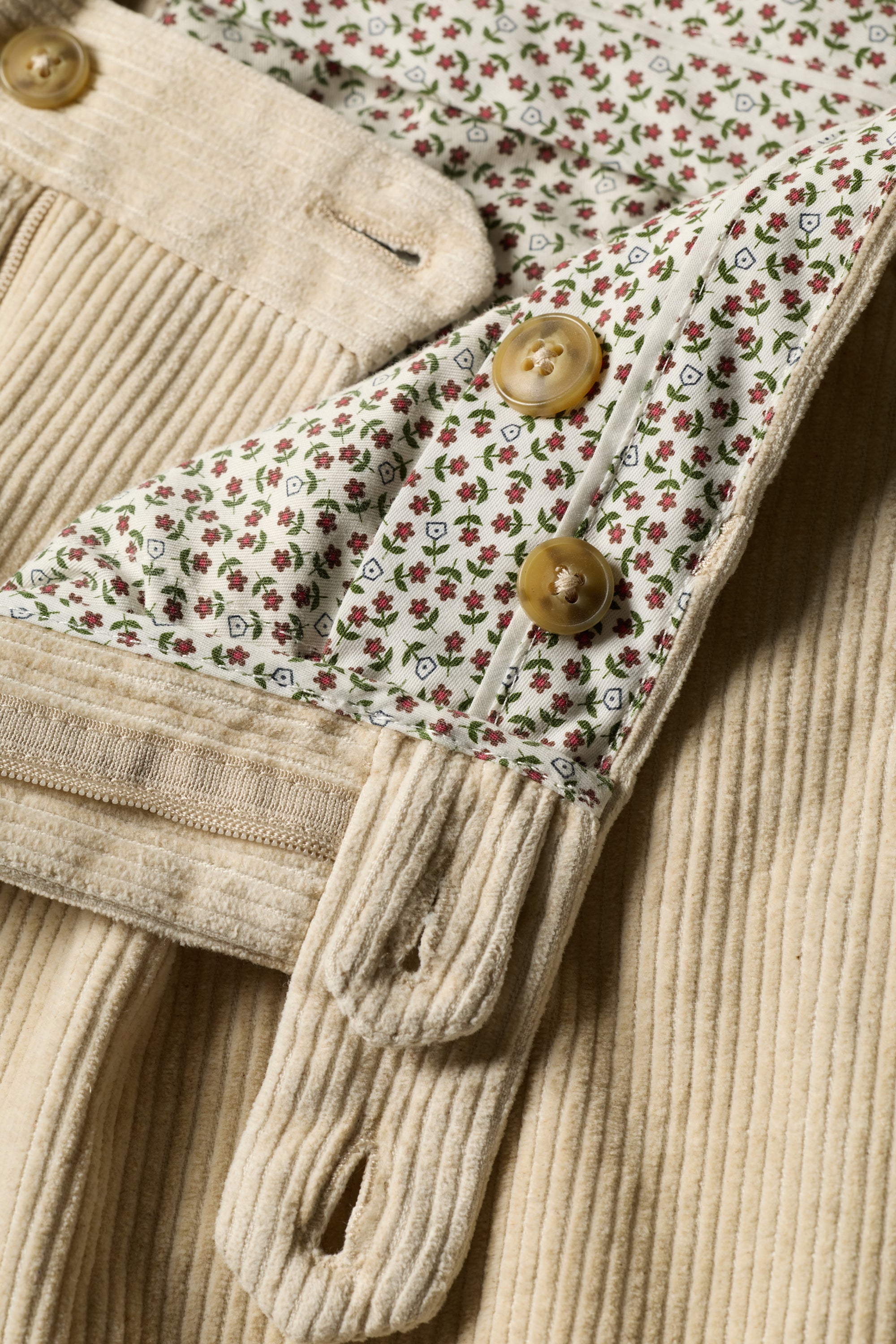 le-pantalon-chino-pinces-velours-cru-pantalon-carotte image 2