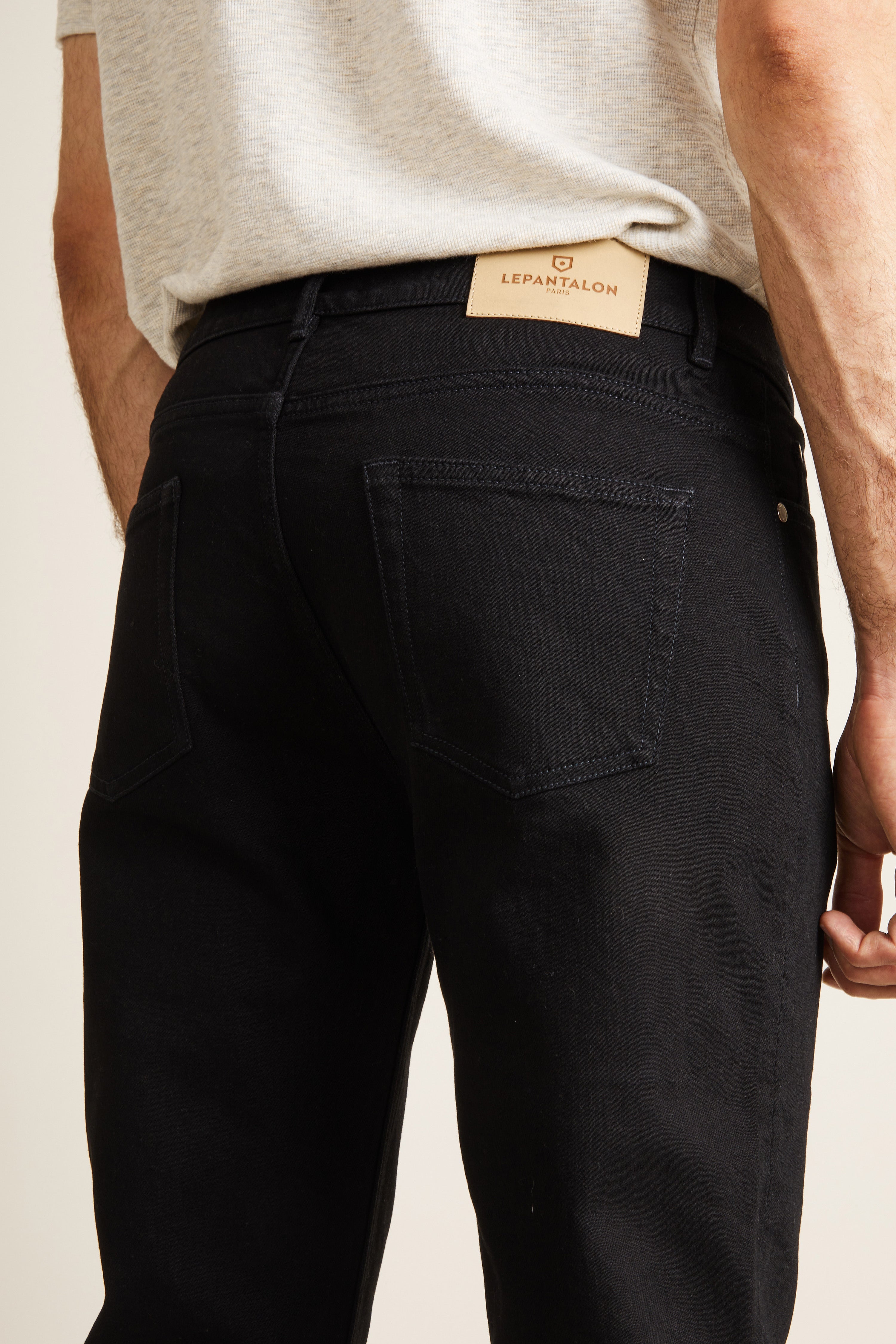 le-pantalon-jeans-homme-jean-classique-noir-semi-slim-coton-bio image 5