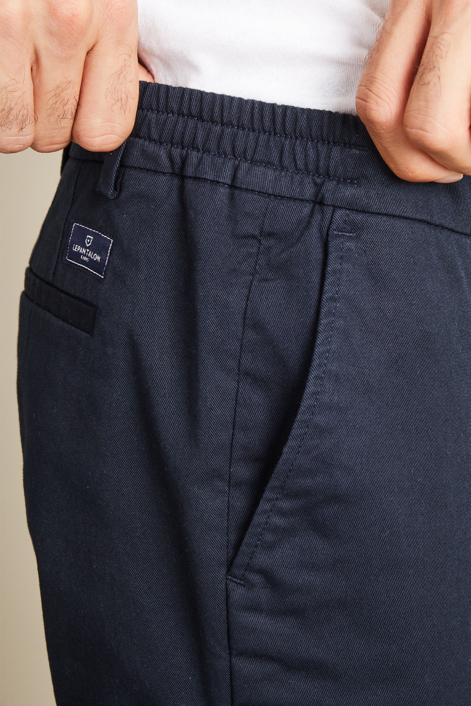 le-pantalon-chino-easy-semi-slim-pantalon-bleu-marine-coton image 2