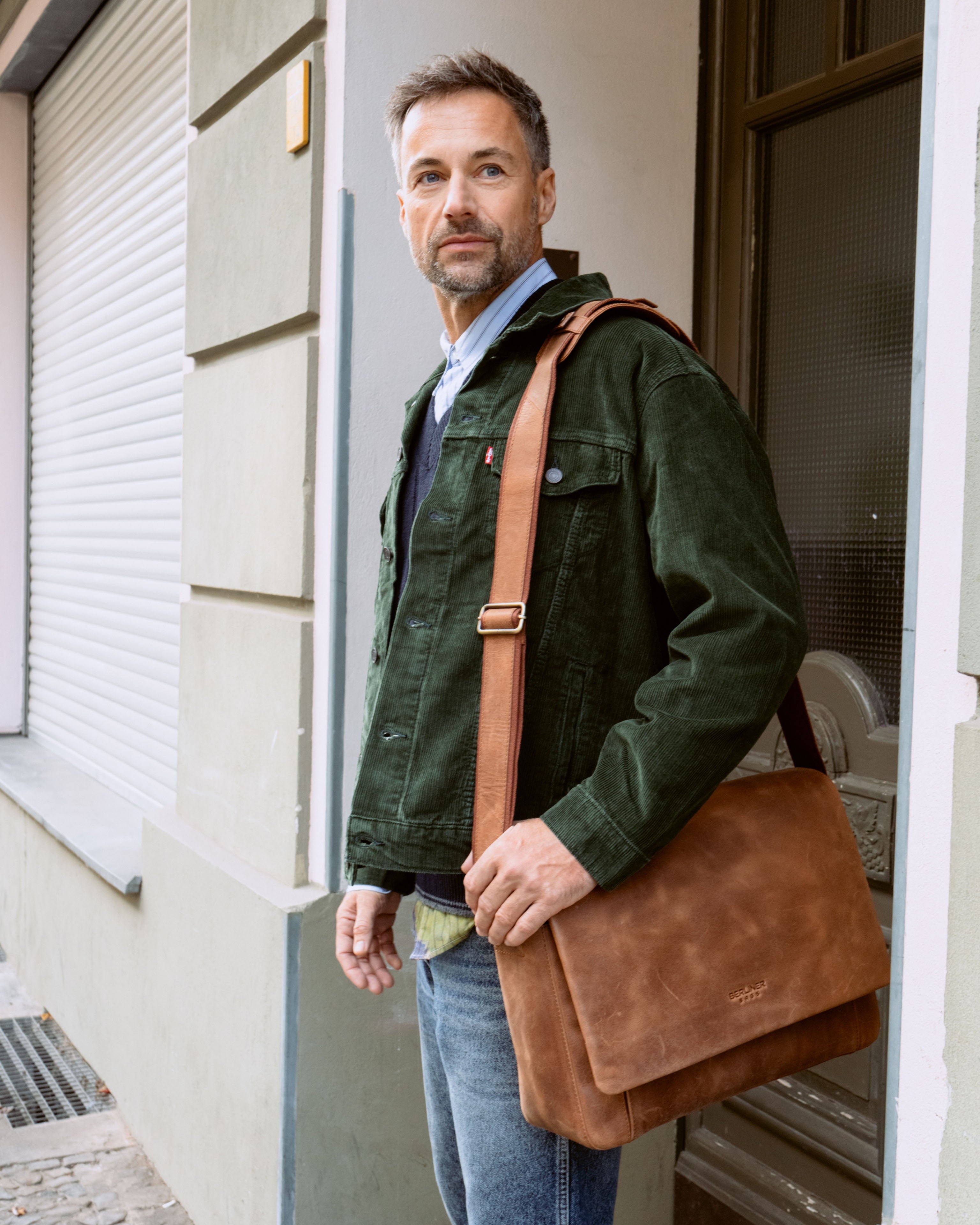berliner-bags-p-berg-sac-messenger-camel-cuir-buffle image 2