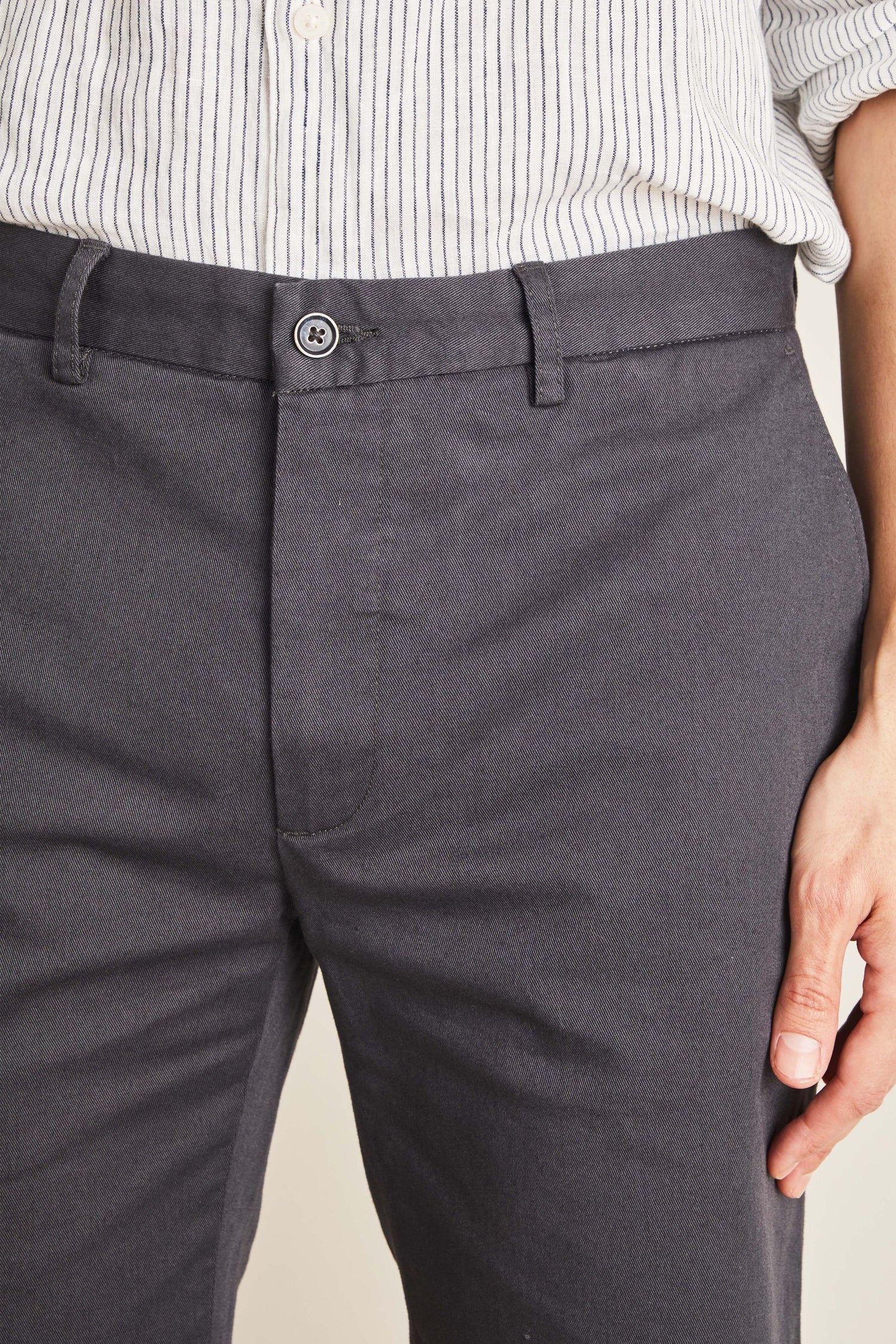 le-pantalon-bermudas-bermuda-gris-anthracite-coton image 2