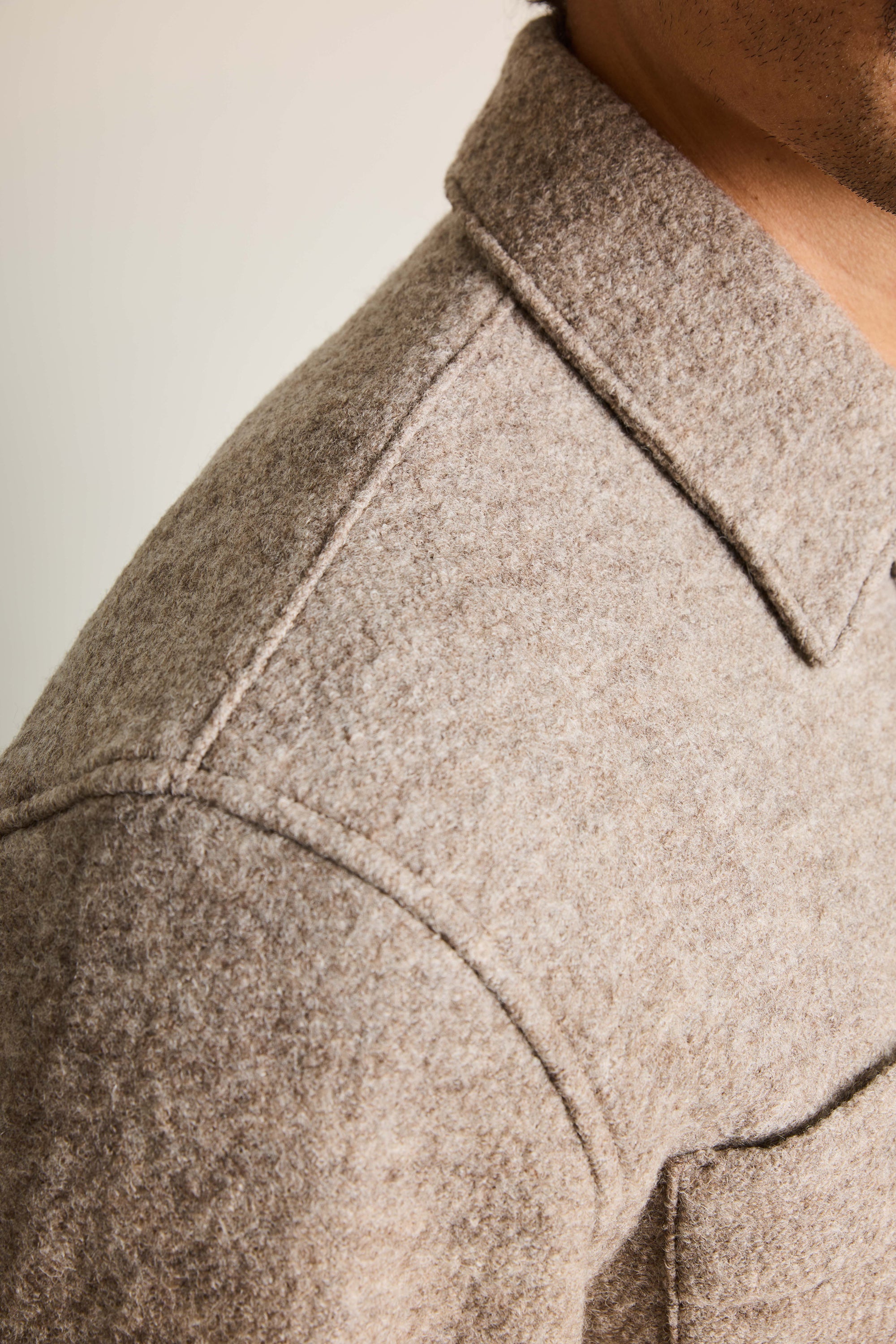 le-pantalon-overshirts-homme-surchemise-laine-greige-chaude image 6