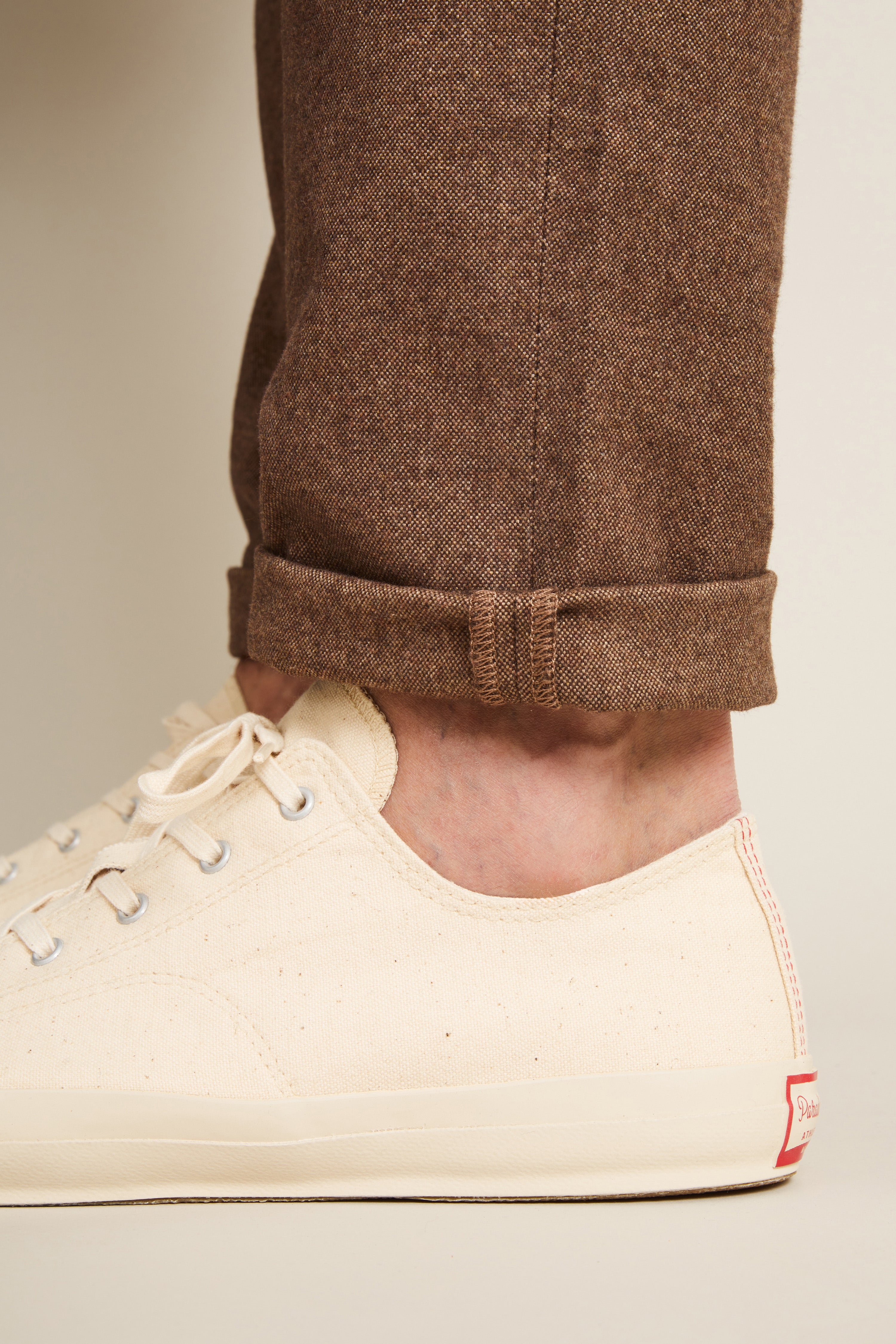 le-pantalon-chinos-chino-chaud-easy-marron-flanelle image 8