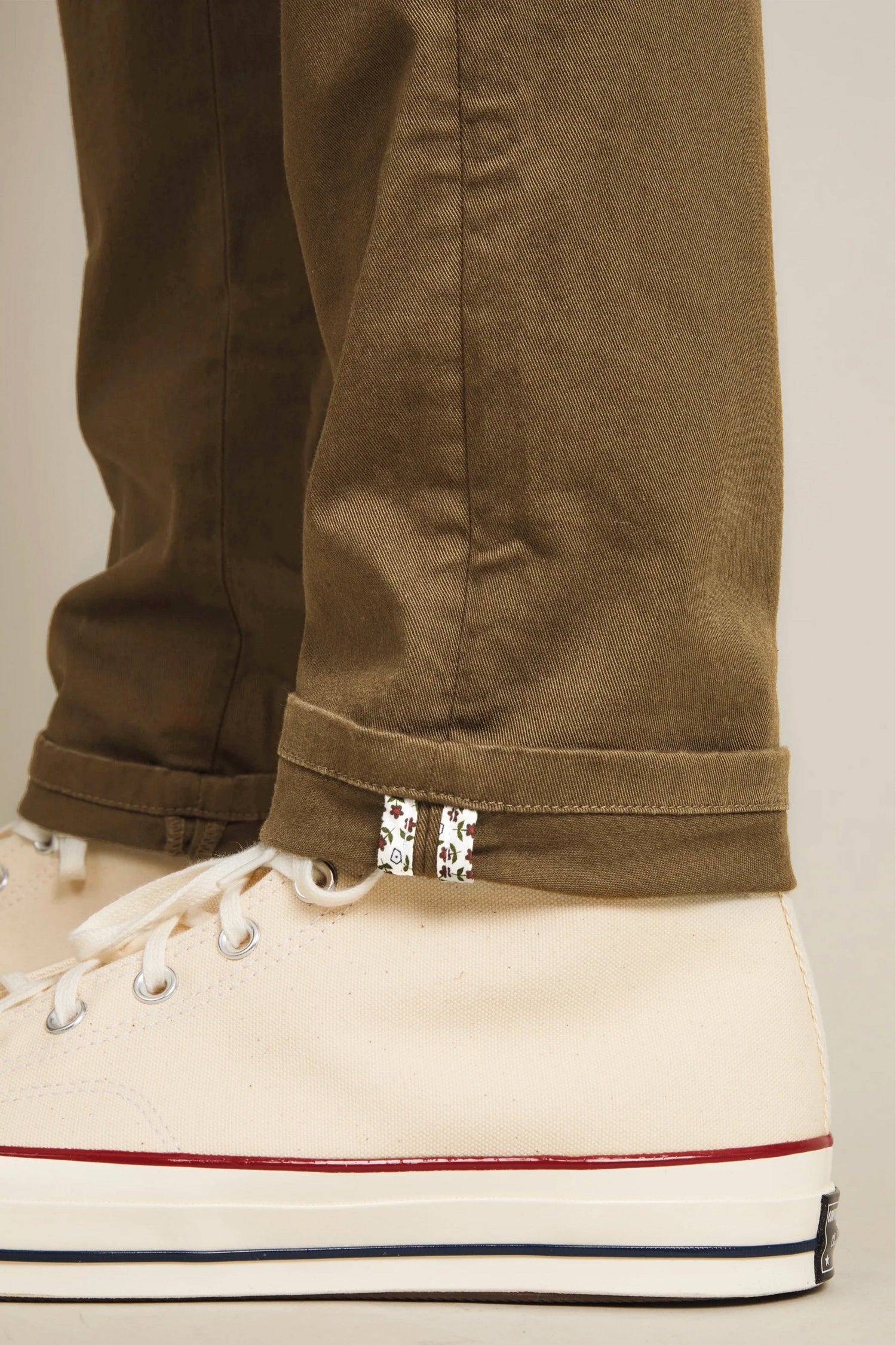 le-pantalon-chinos-homme-easy-semi-slim-chino-tabac-coton image 7