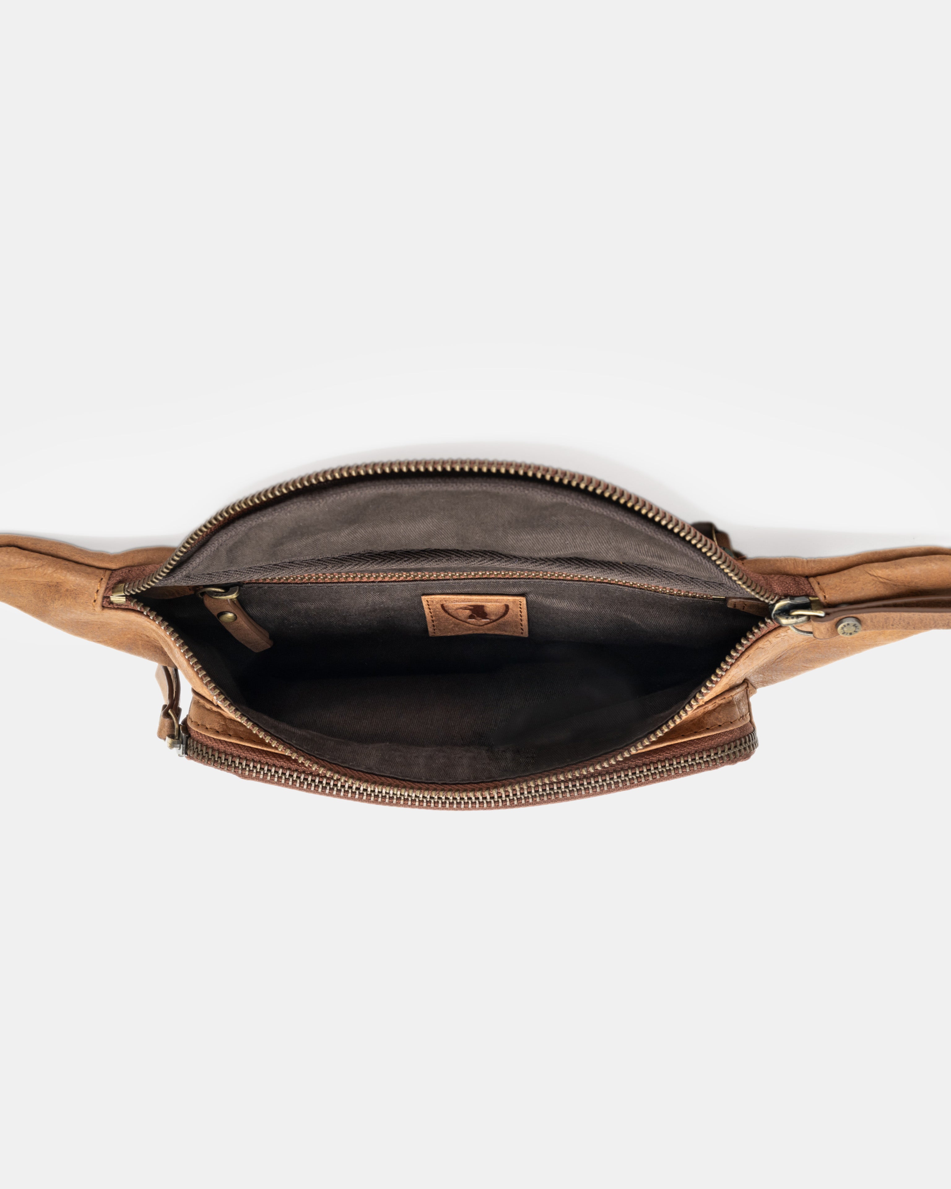 berliner-bags-sam-sac-banane-cuir-camel-vintage image 4