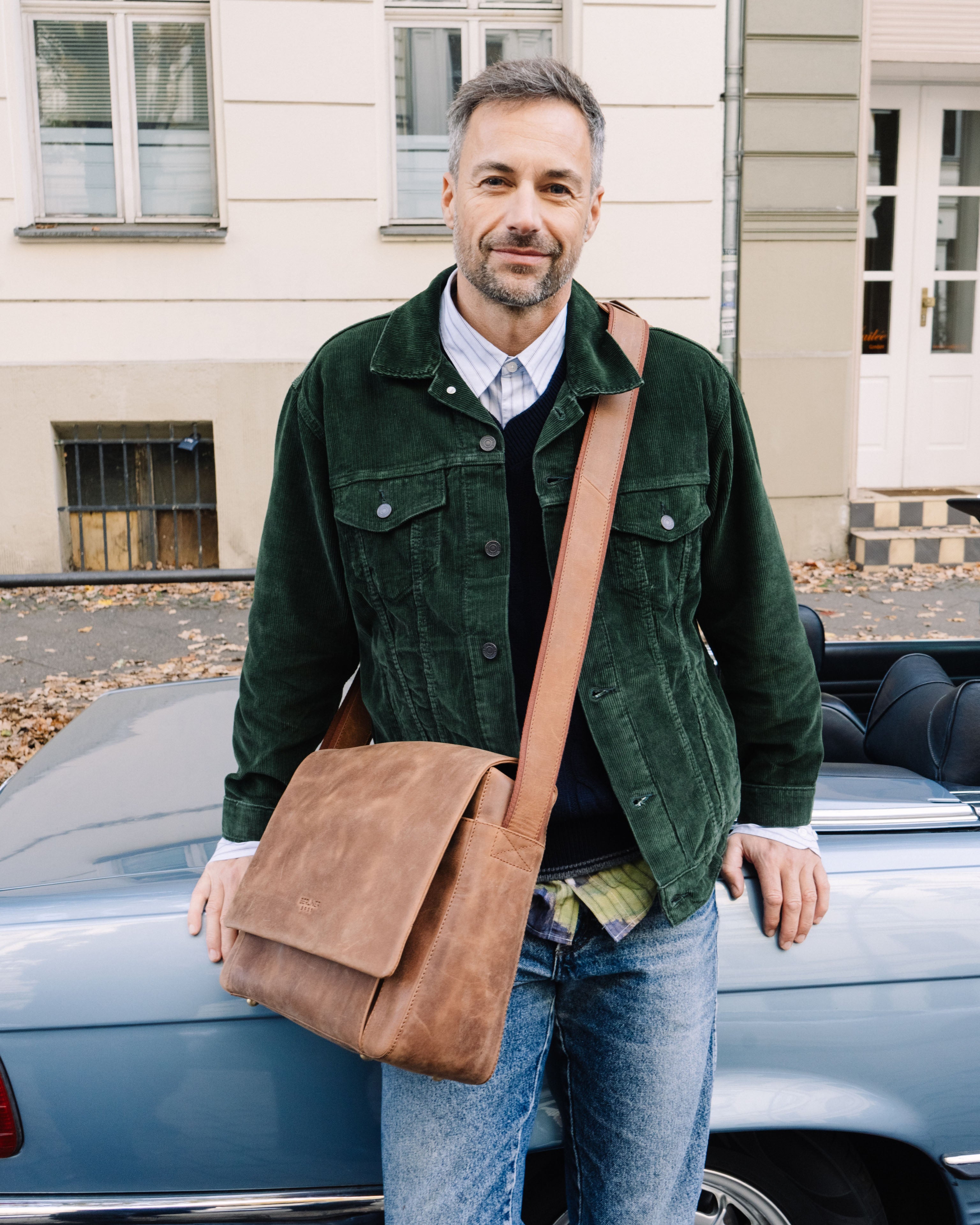 berliner-bags-p-berg-sac-messenger-camel-cuir-buffle image 8