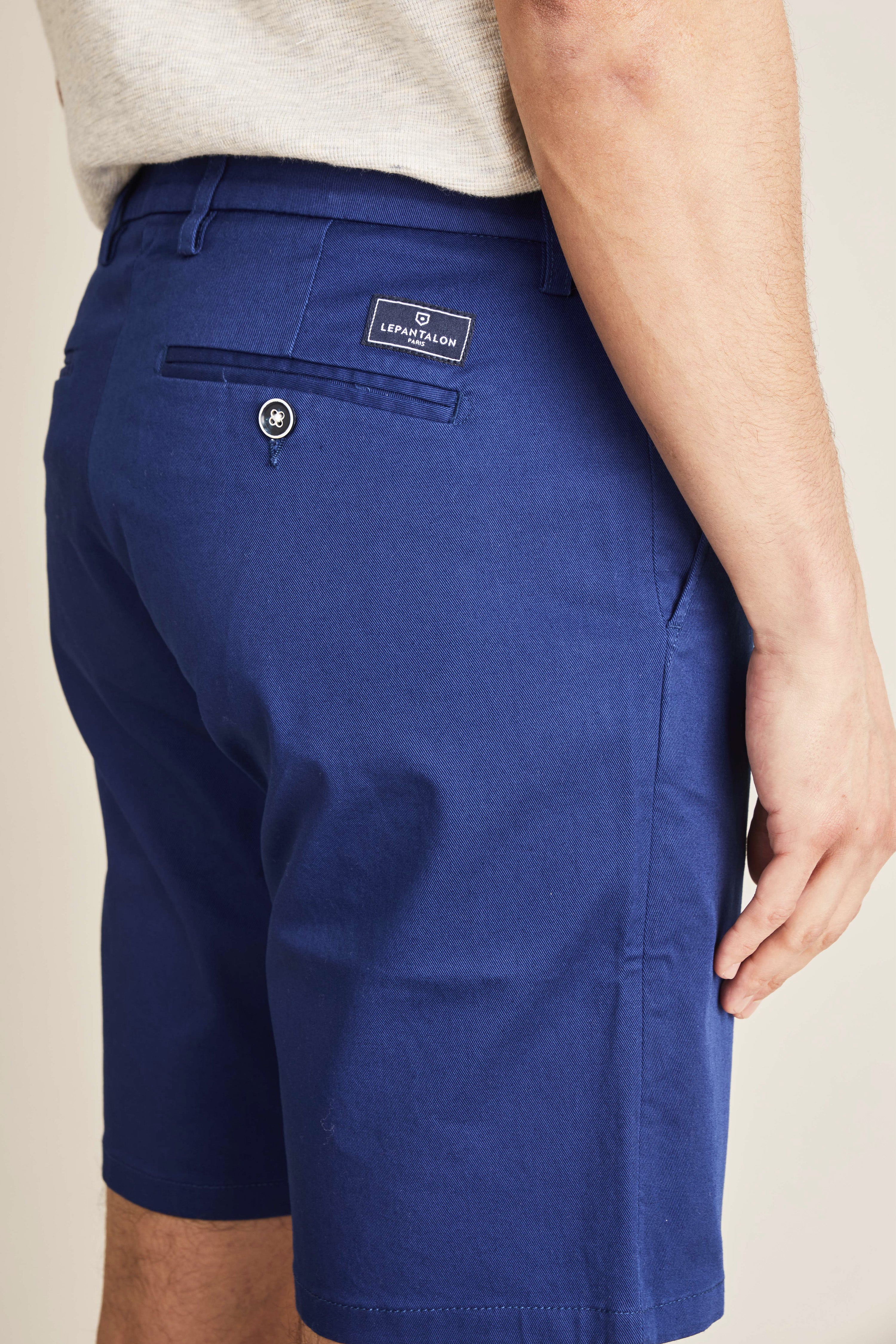 le-pantalon-bermuda-bleu-cobalt-semi-slim-coton image 3