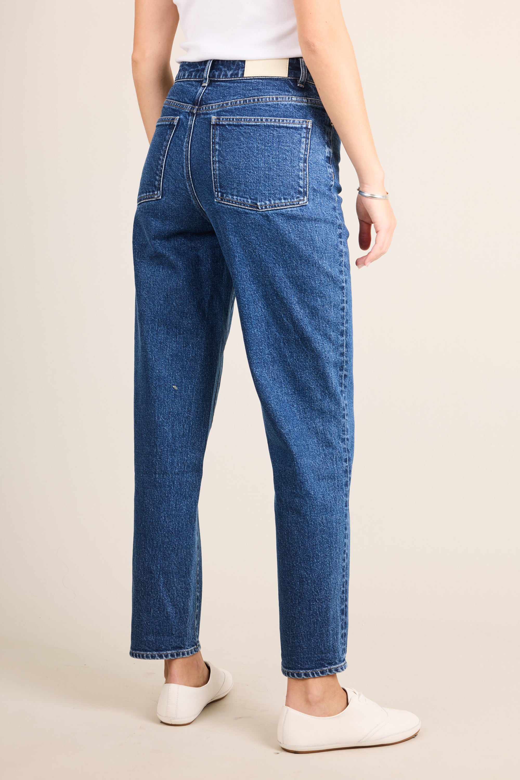 le-pantalon-mom-bleu-stone-jean-stone-taille-haute image 4