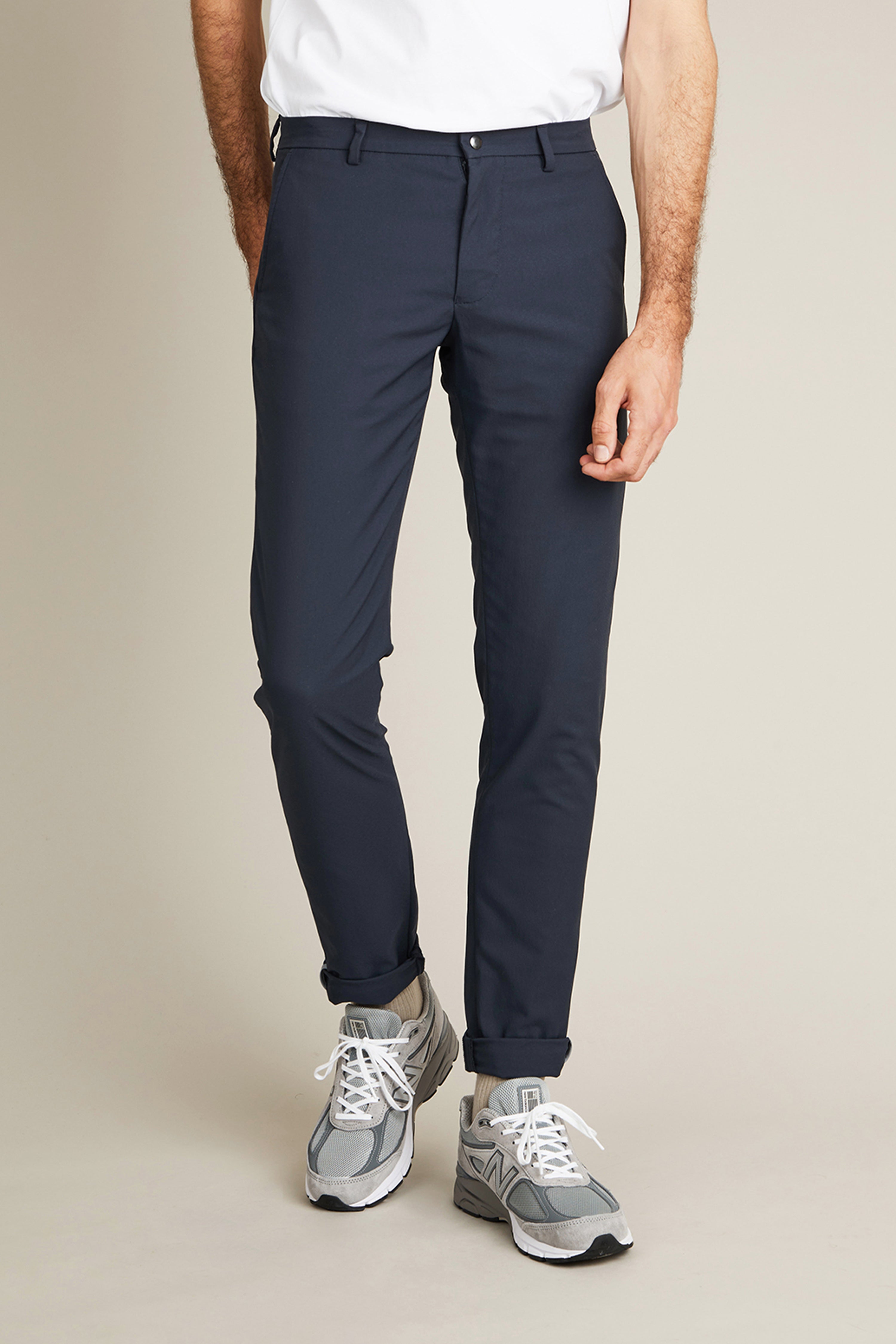 le-pantalon-chino-technique-bleu-marine-pantalon-d-perlant-v-lo image 1