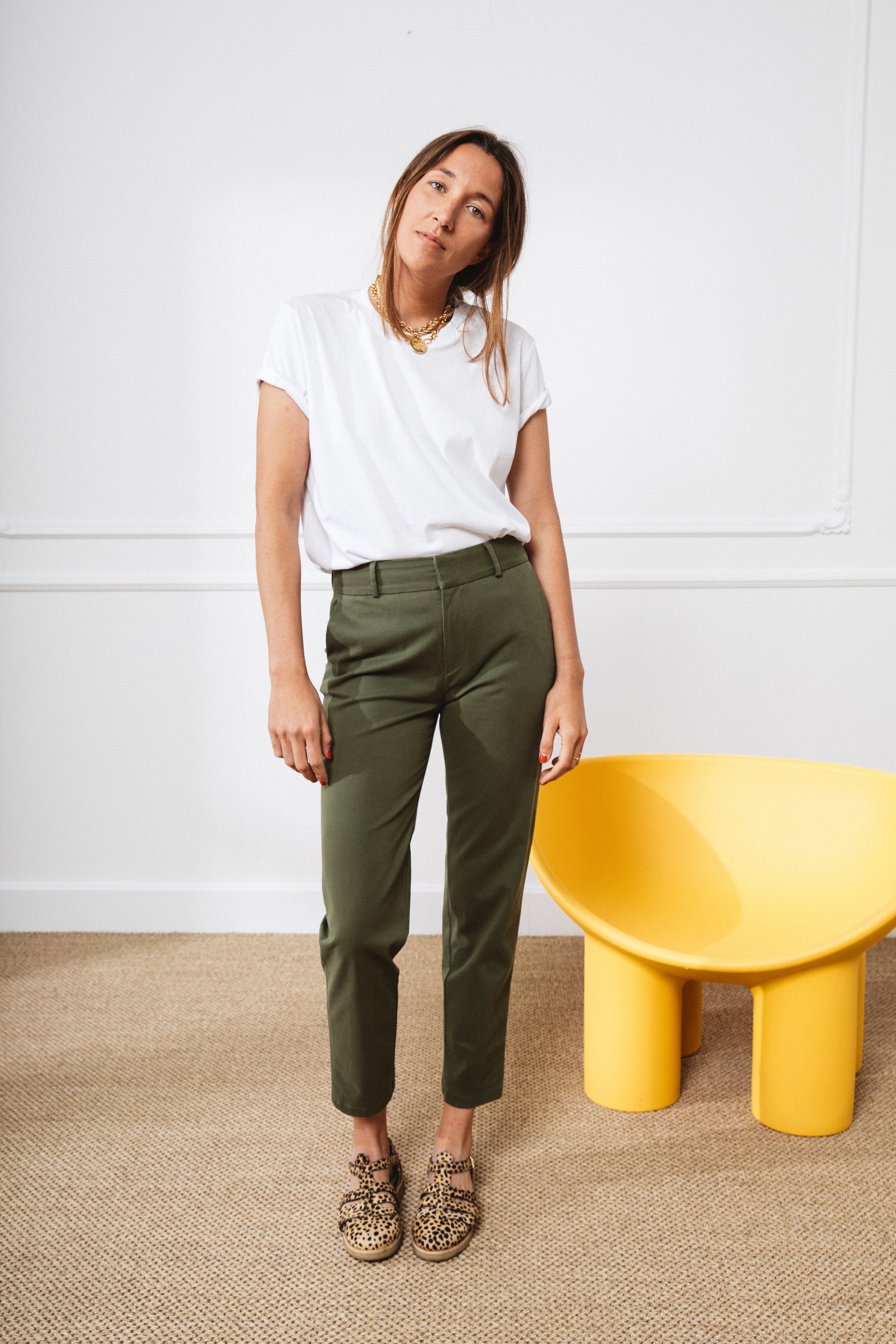 le-pantalon-chino-kaki-femme-carotte-coton-bio image 5