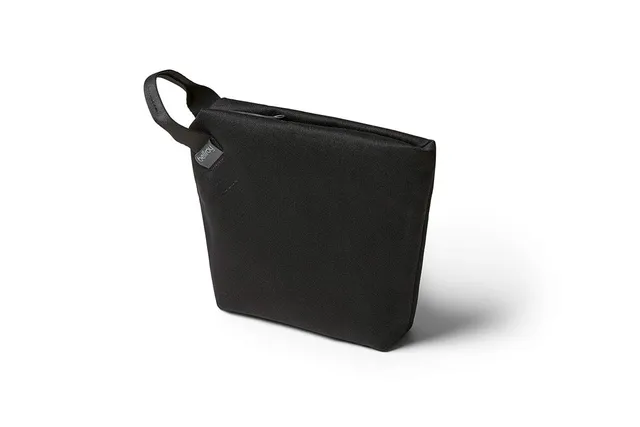bellroy-standing-pouch-pochette-zipp-e-melbourne-black image 1