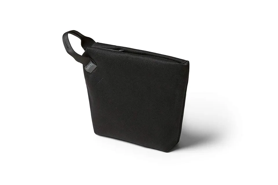 bellroy-standing-pouch-pochette-zipp-e-melbourne-black image 1