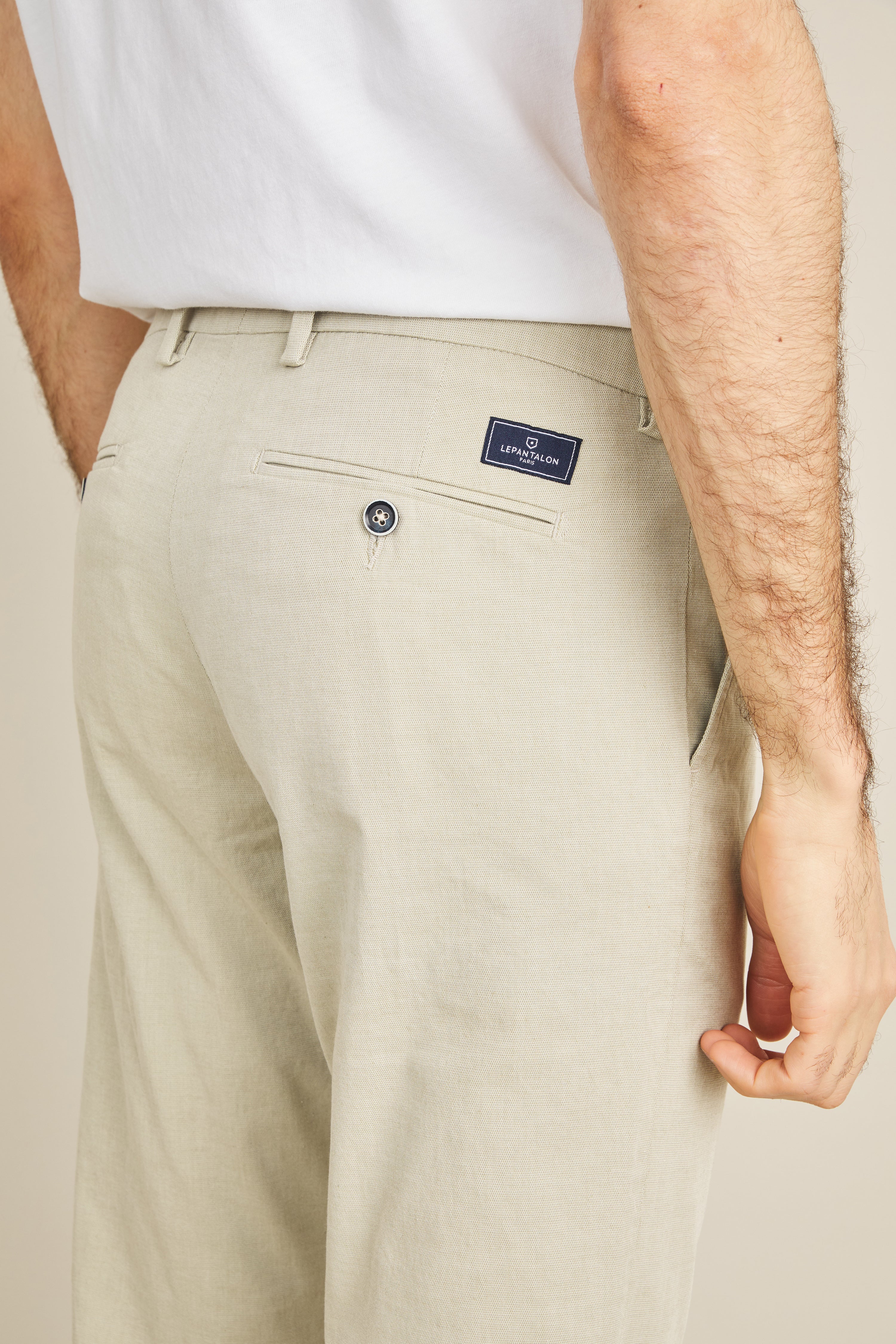 le-pantalon-chino-a-rien-pantalon-vert-olive-l-ger-170g image 2