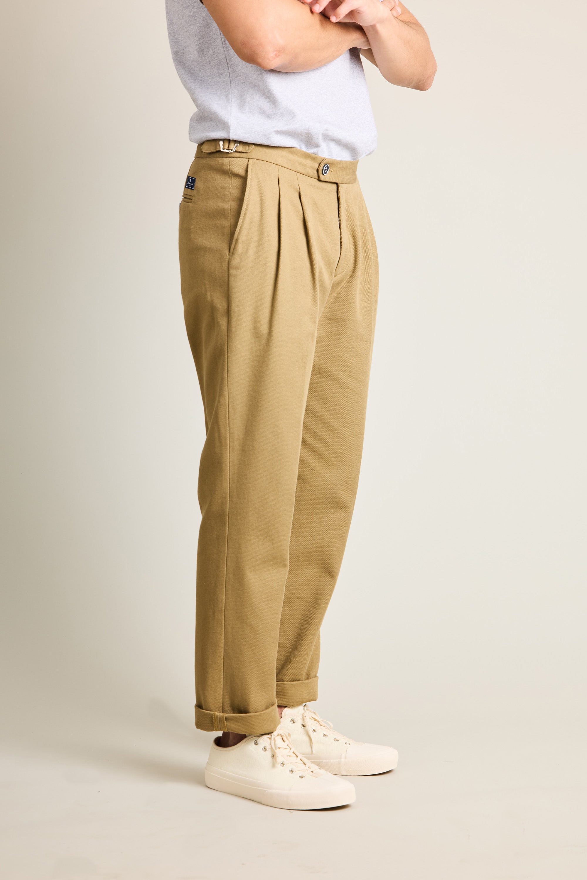 le-pantalon-chino-droit-double-pinces-beige-fonc-coton image 4