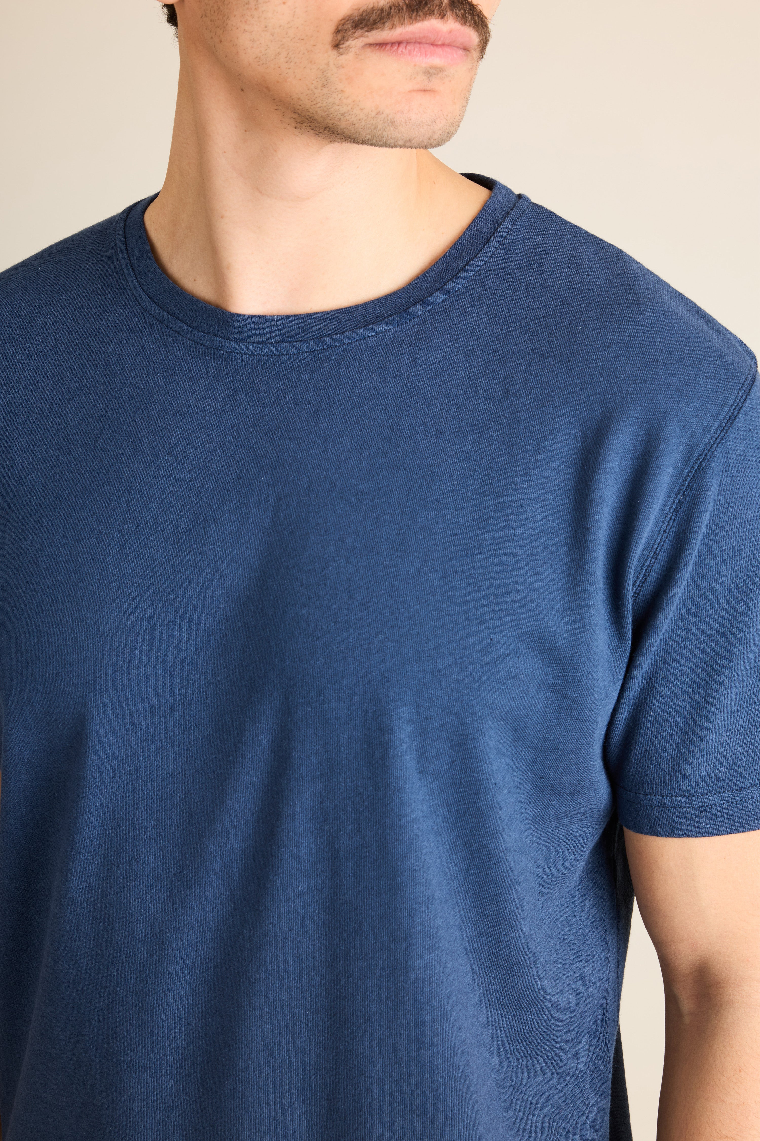 le-pantalon-t-shirt-coton-lin-indigo-tee-shirt-homme-col-rond image 2