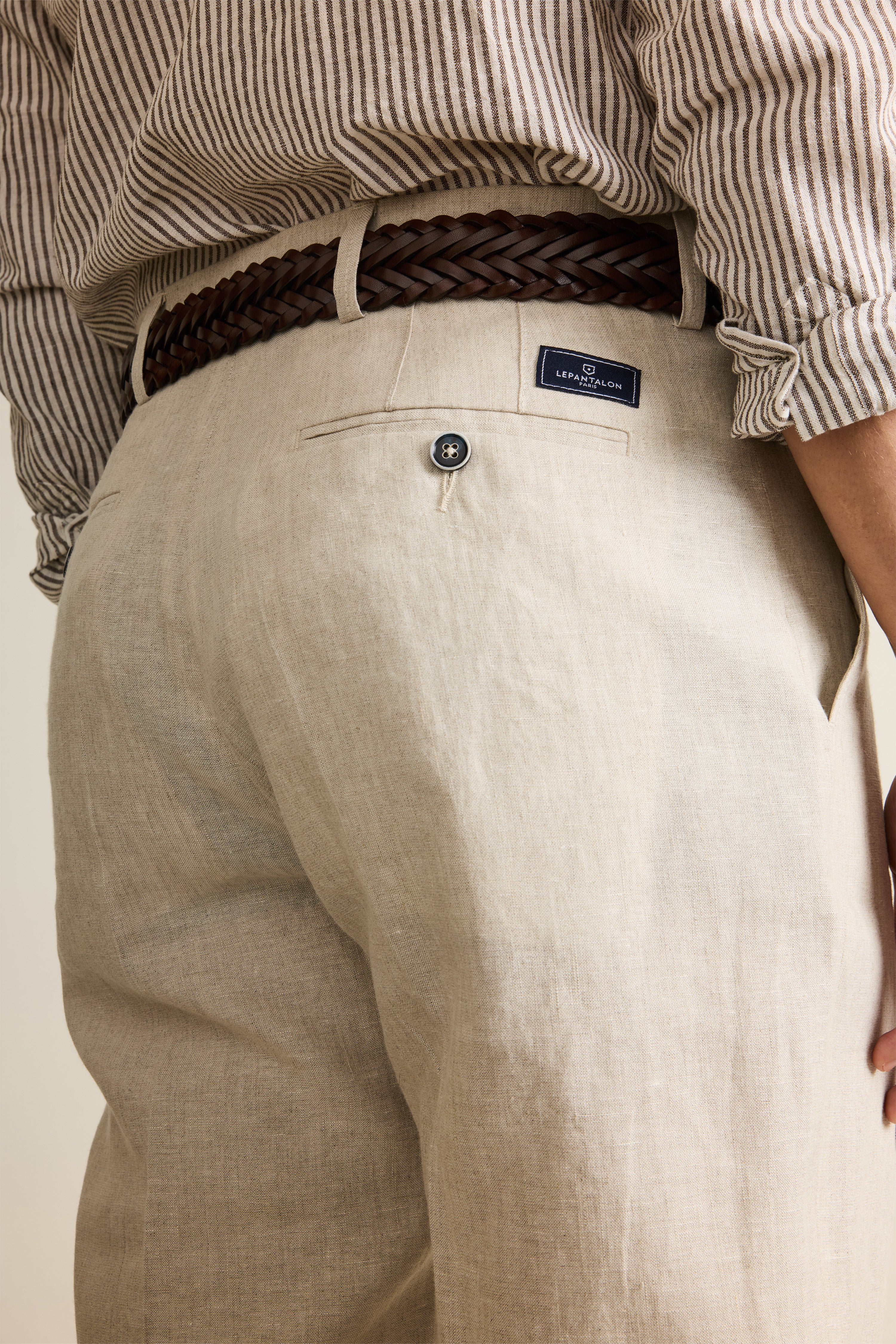 le-pantalon-lin-cru-chino-homme-coupe-carotte image 6