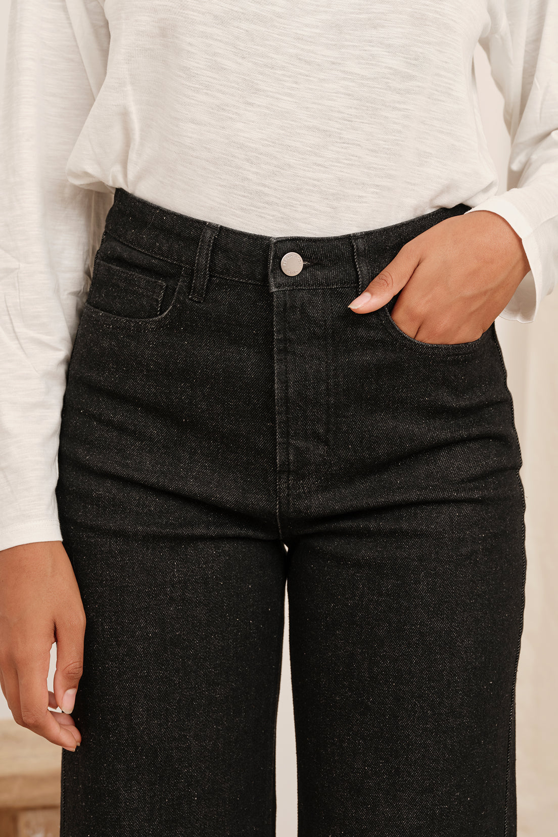 le-pantalon-flare-vintage-jean-femme-noir-7-8-coton image 5