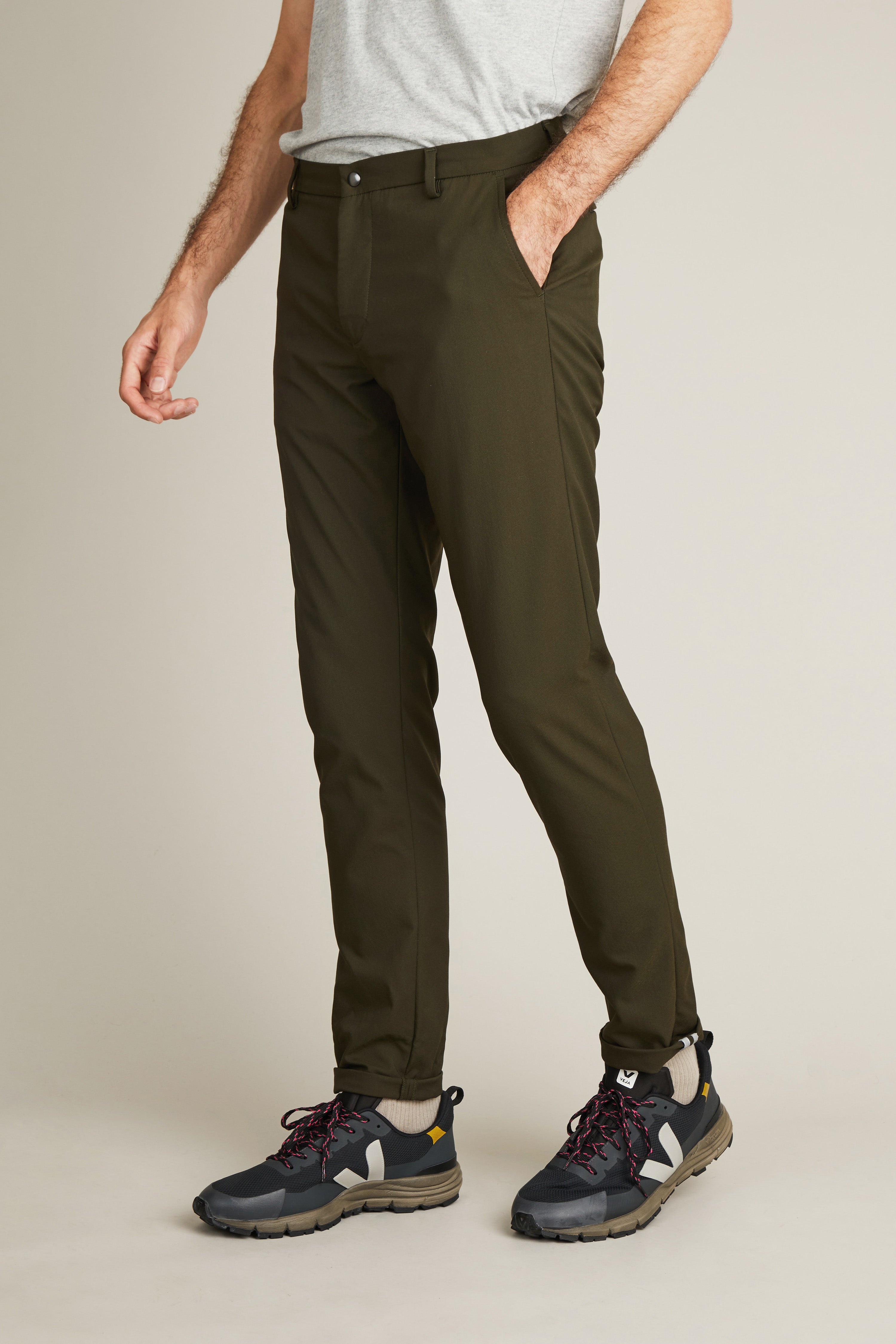 le-pantalon-chino-technique-pantalon-kaki-d-perlant-stretch image 5