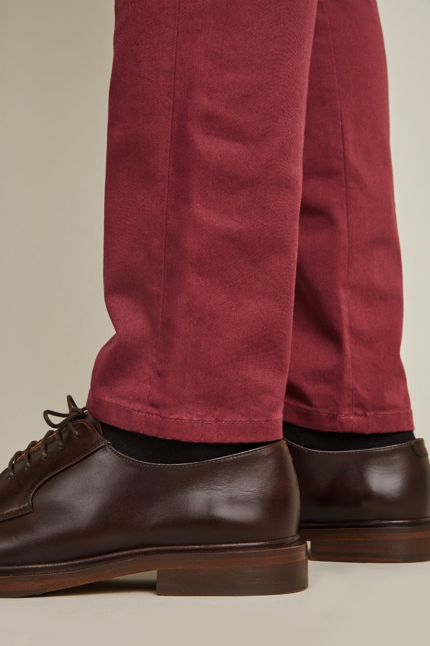 le-pantalon-chinos-homme-chino-bordeaux-fonc-coton-stretch image 8