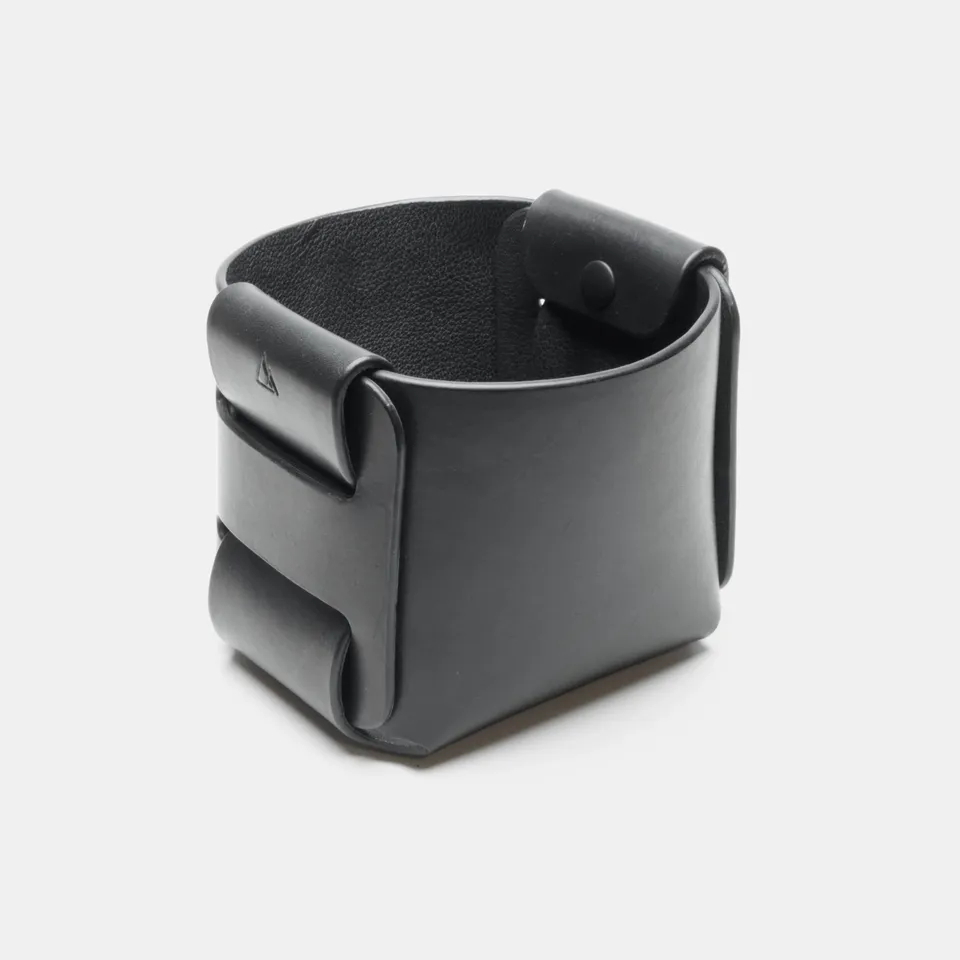 darksails-panier-de-rangement-cuir-noir-vide-poche-bureau image 1