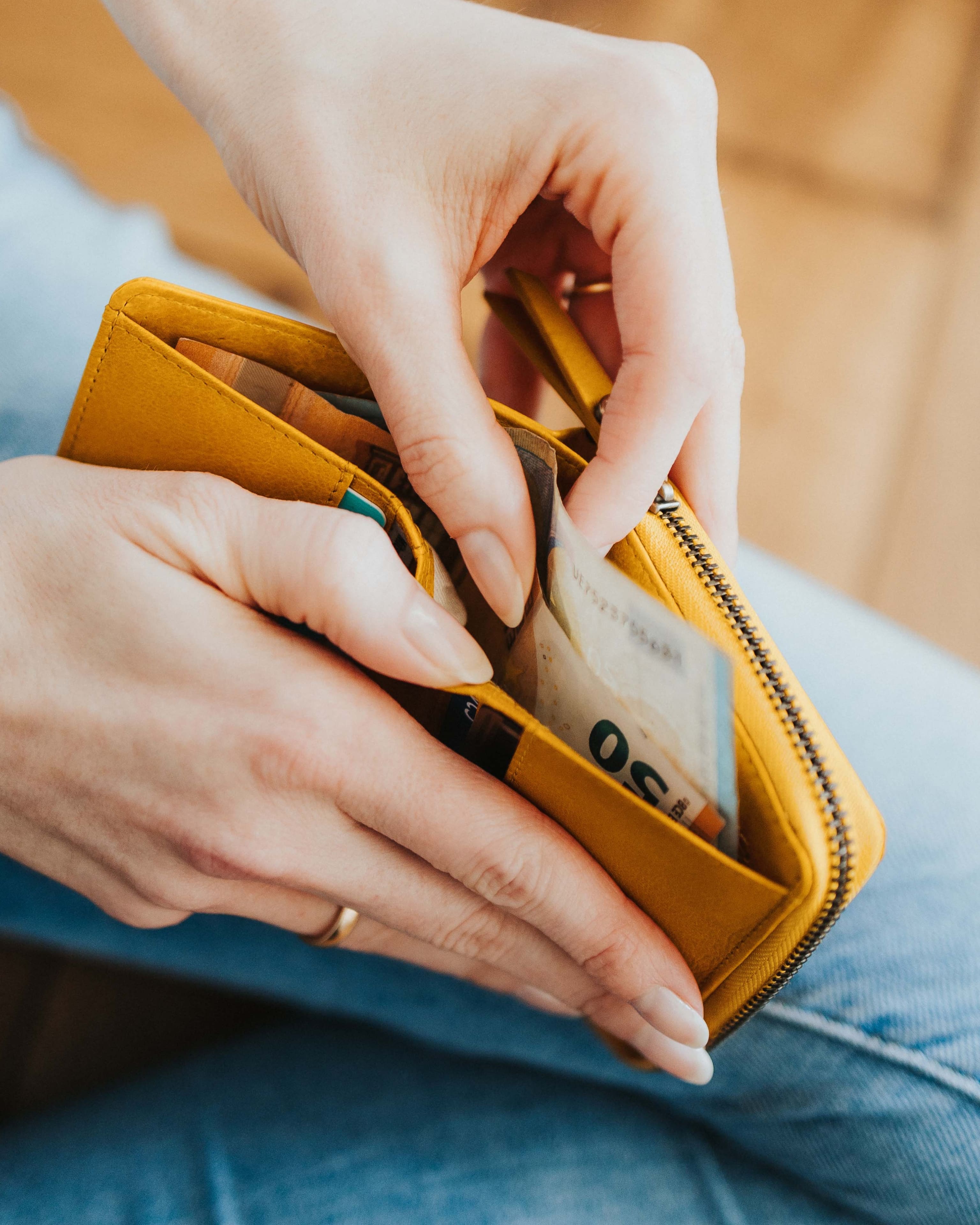 berliner-bags-sara-portefeuille-cuir-compact-jaune-rfid-slim image 8