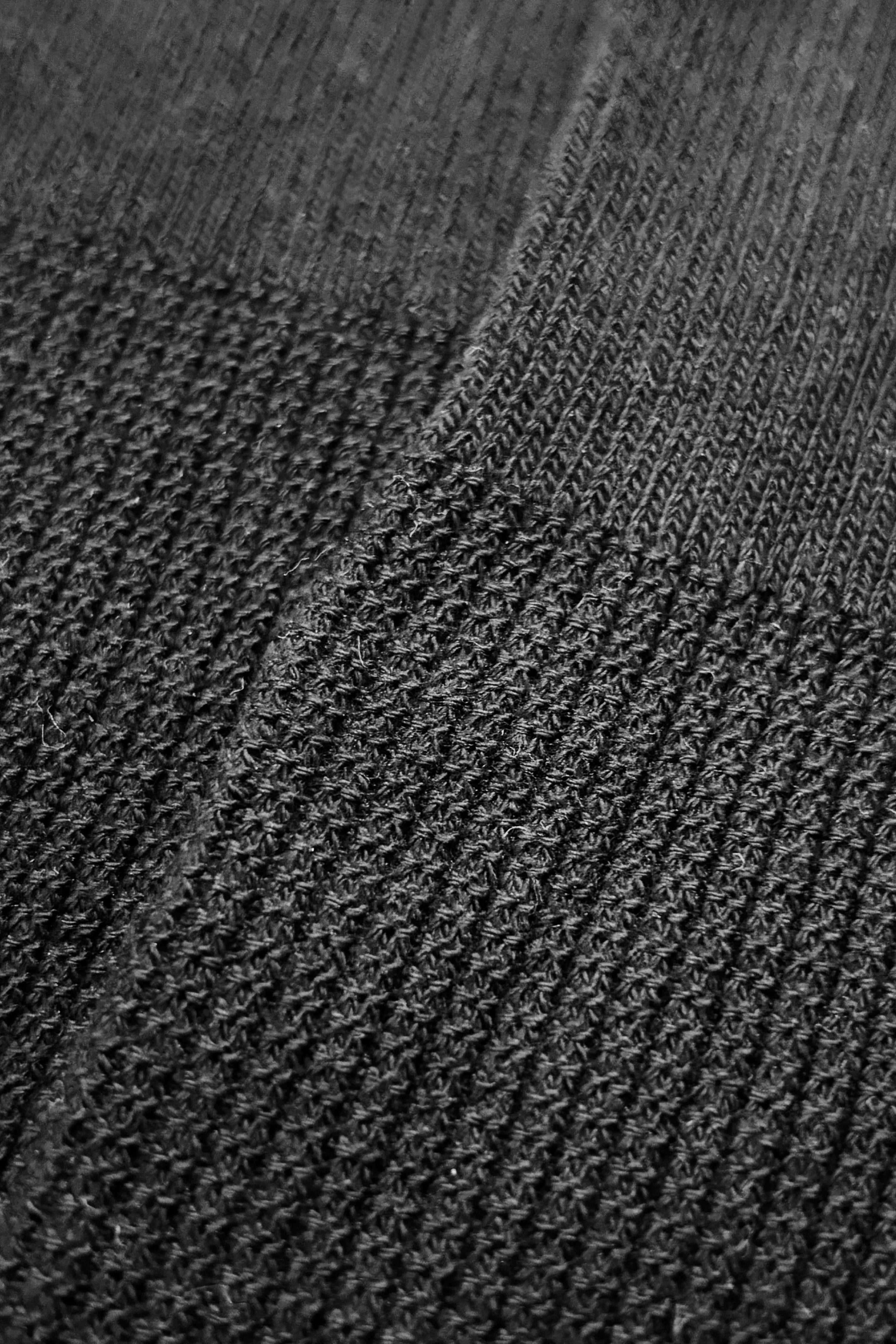 le-pantalon-textur-es-fm-lpacht-2-chaussettes-grises-relief image 2