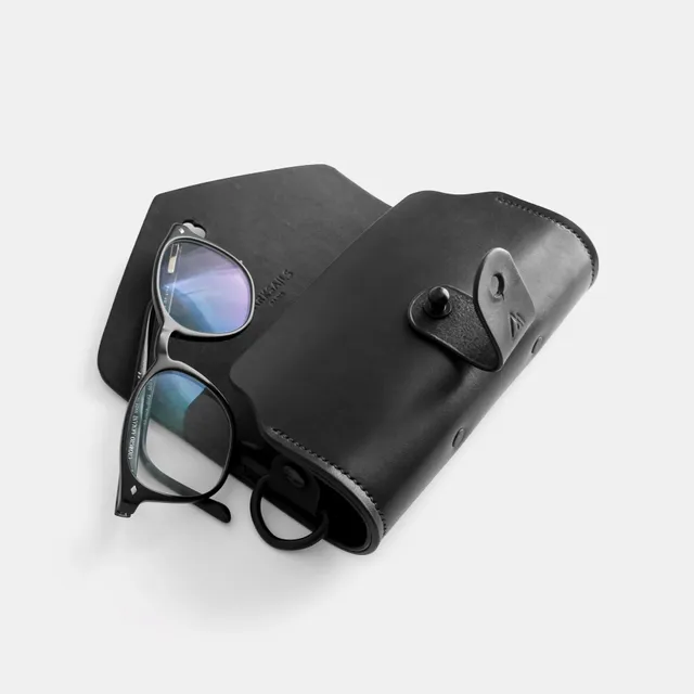 darksails-tui-lunettes-cuir-noir-pleine-fleur-bouton-rivet image 1