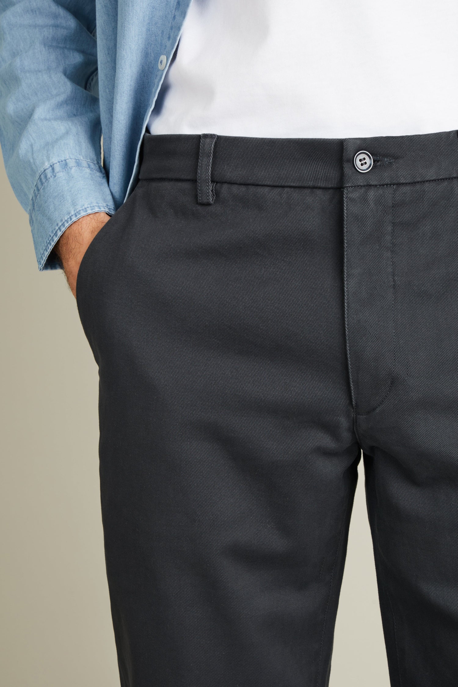 le-pantalon-chino-droit-gris-anthracite-pantalon-homme-coton image 2