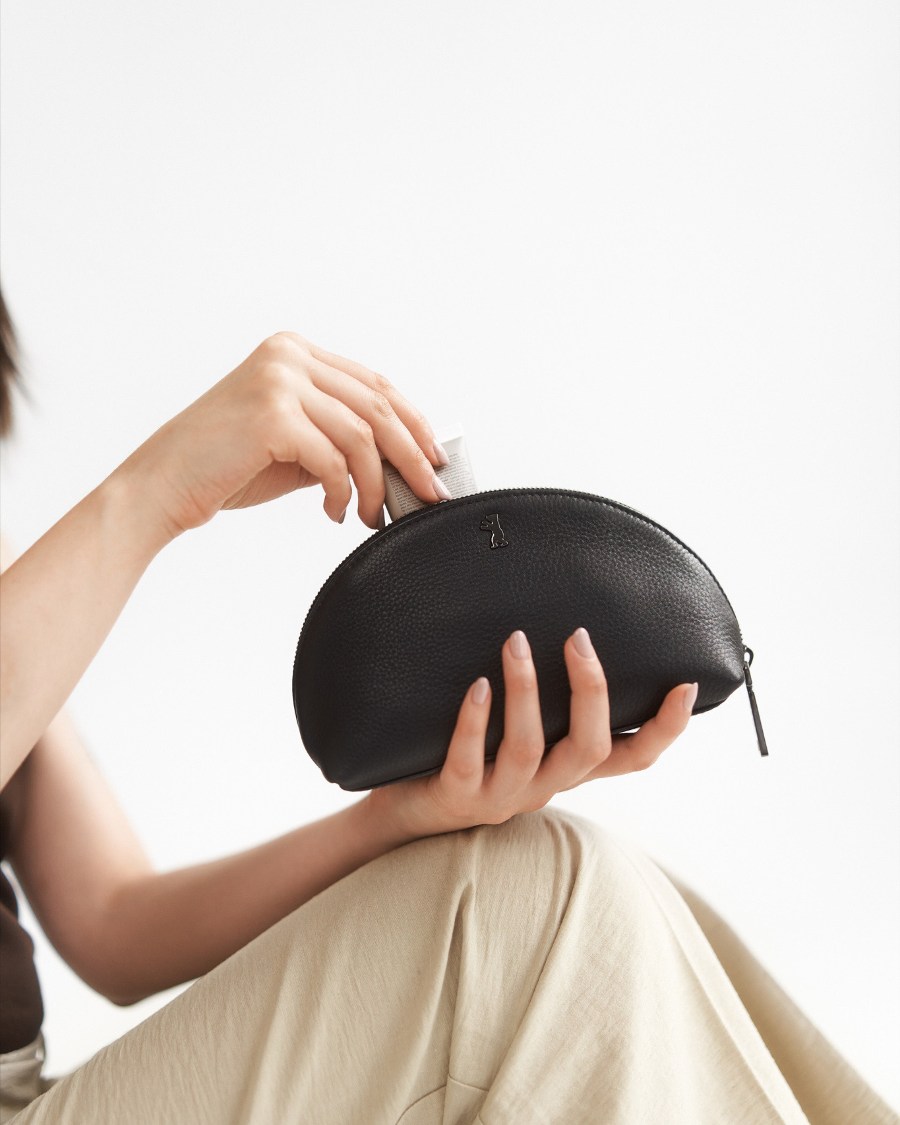 berliner-bags-zoe-trousse-toilette-cuir-noire-waterproof image 8