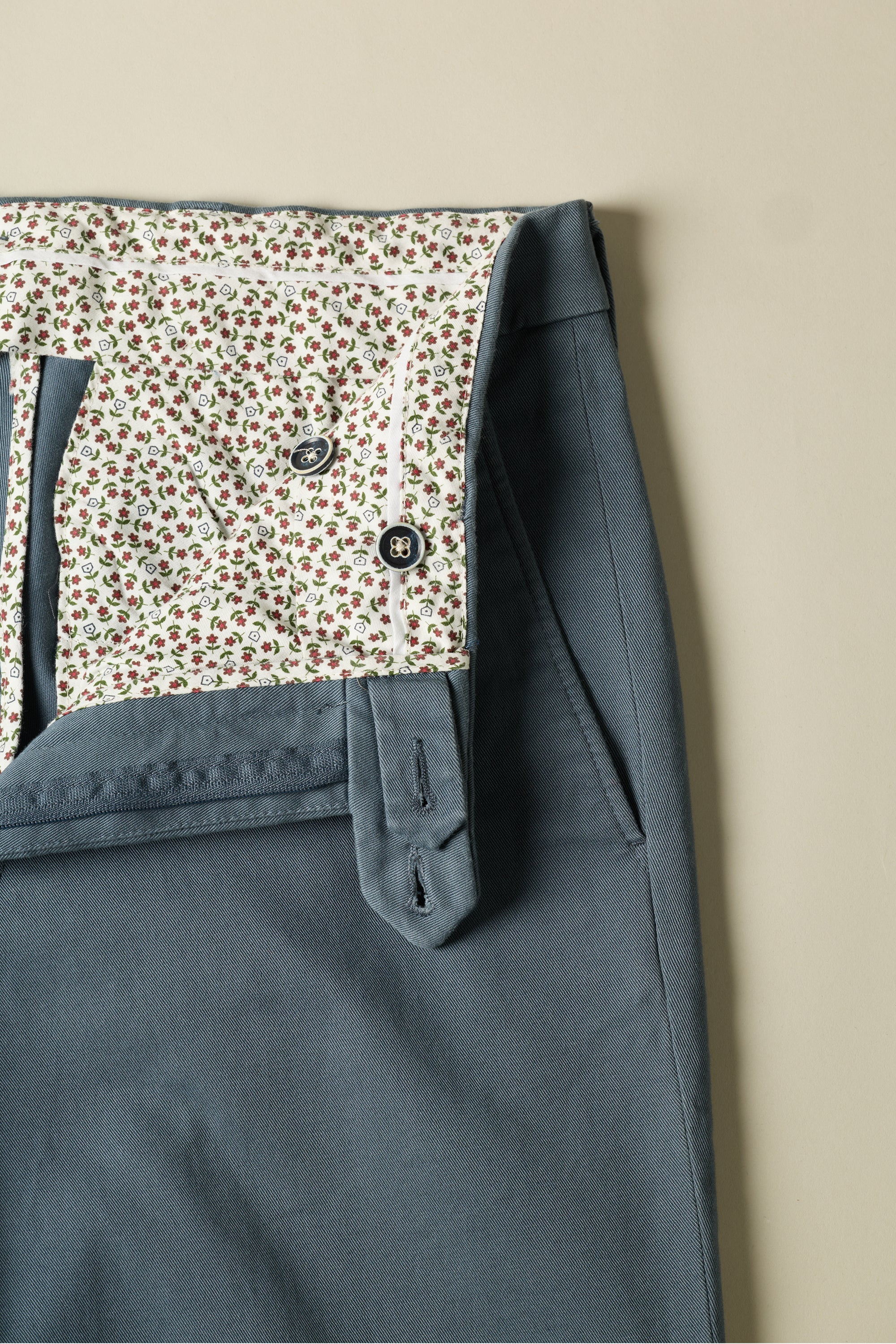 le-pantalon-chino-bleu-jasmin-pantalon-chino-homme-coton image 2
