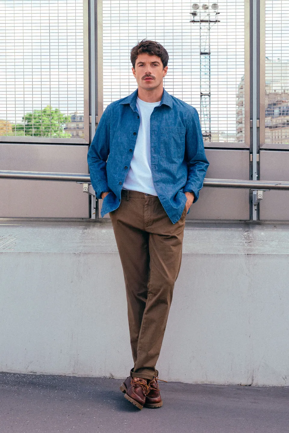 le-pantalon-chinos-homme-easy-semi-slim-chino-tabac-coton image 1