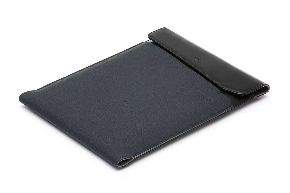 bellroy-sleeves-extra-12-housse-charcoal-cuir image 1