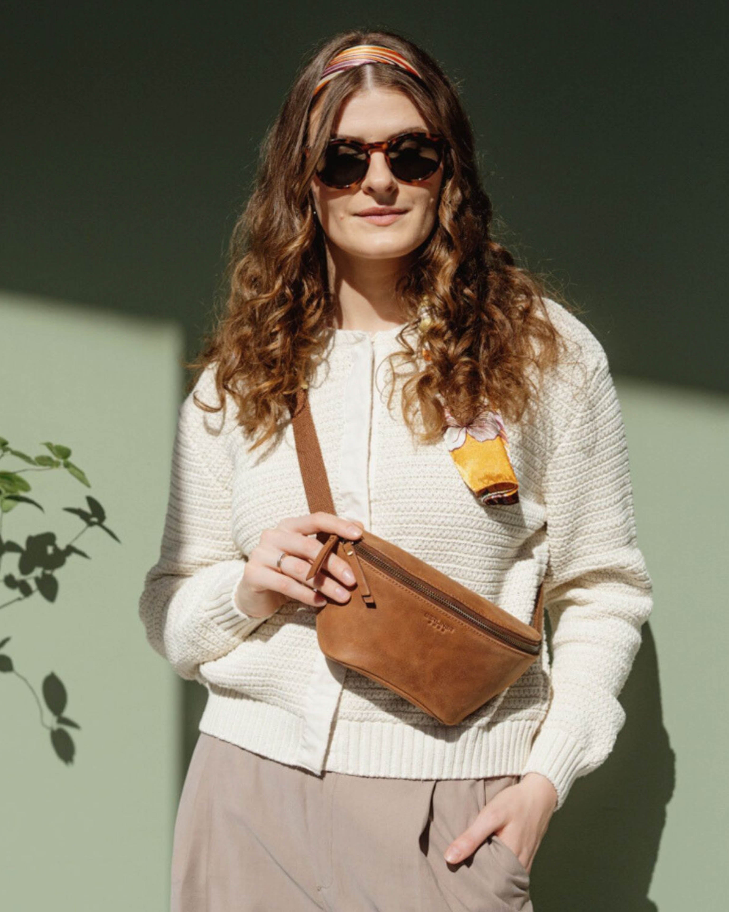 berliner-bags-noah-banane-cuir-camel-vintage-mains-libres image 8