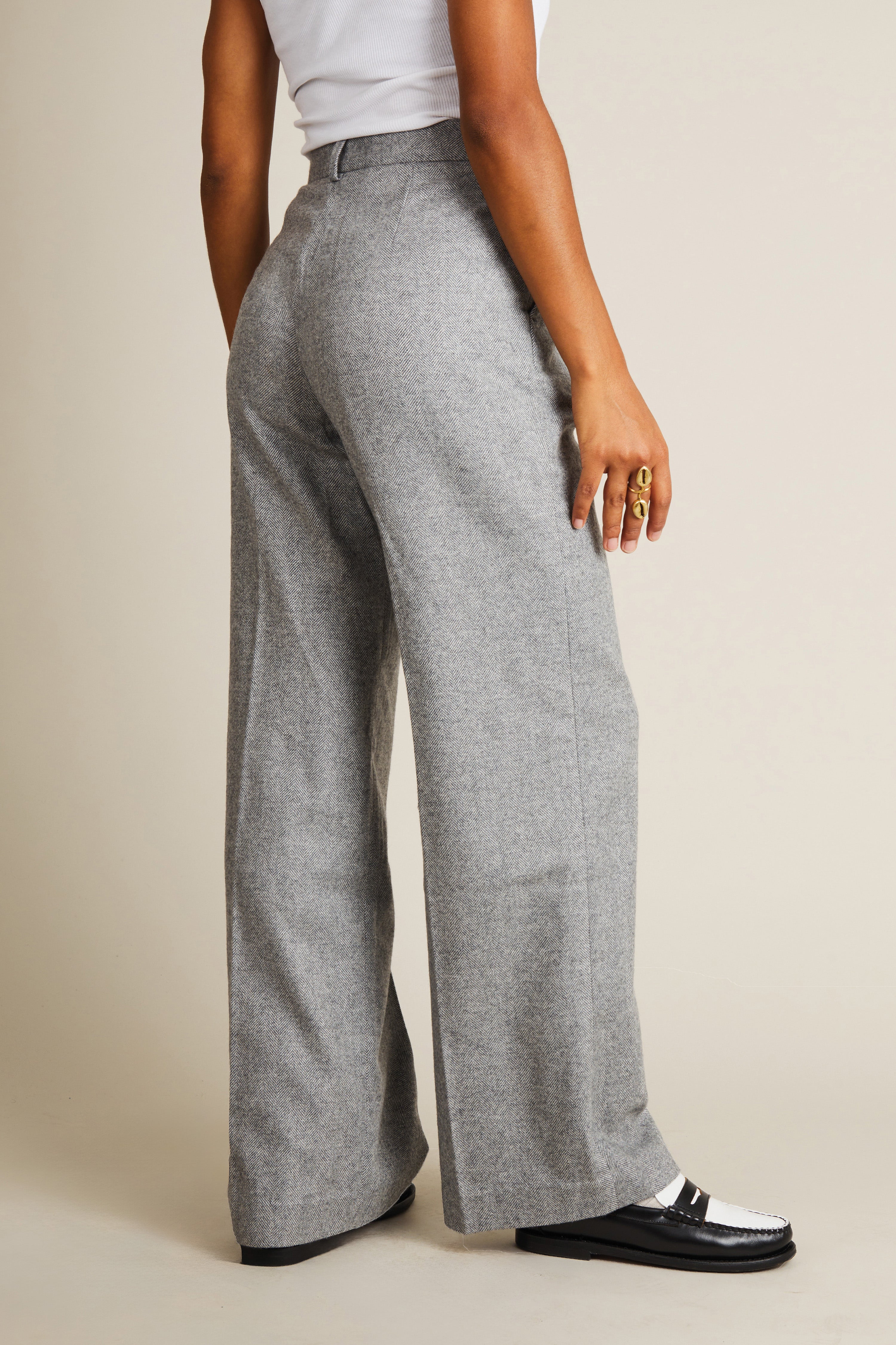 le-pantalon-pantalon-pinces-flanelle-chevron-gris-laine image 4