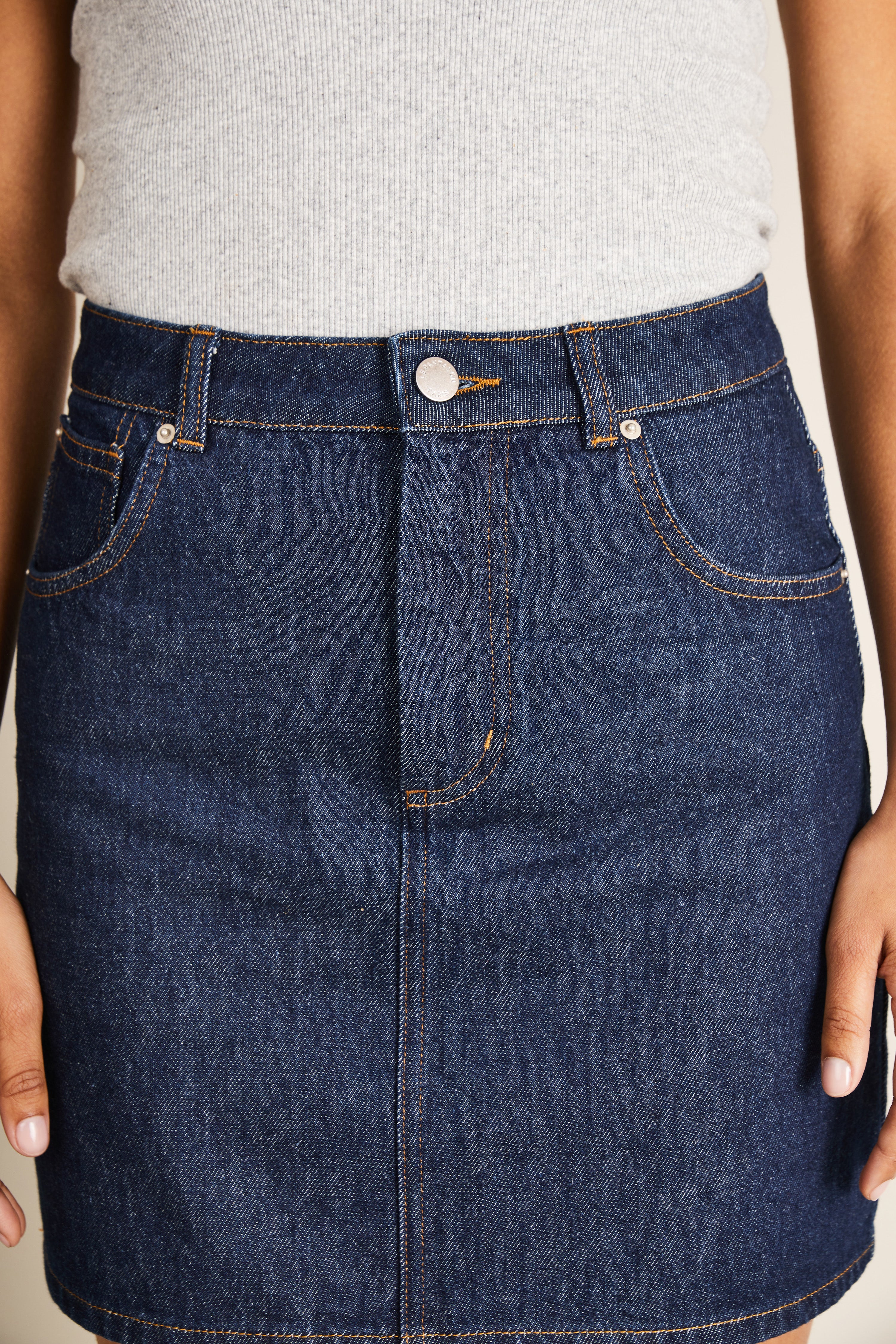le-pantalon-jupe-jean-bleue-coton-taille-haute-bermuda image 2