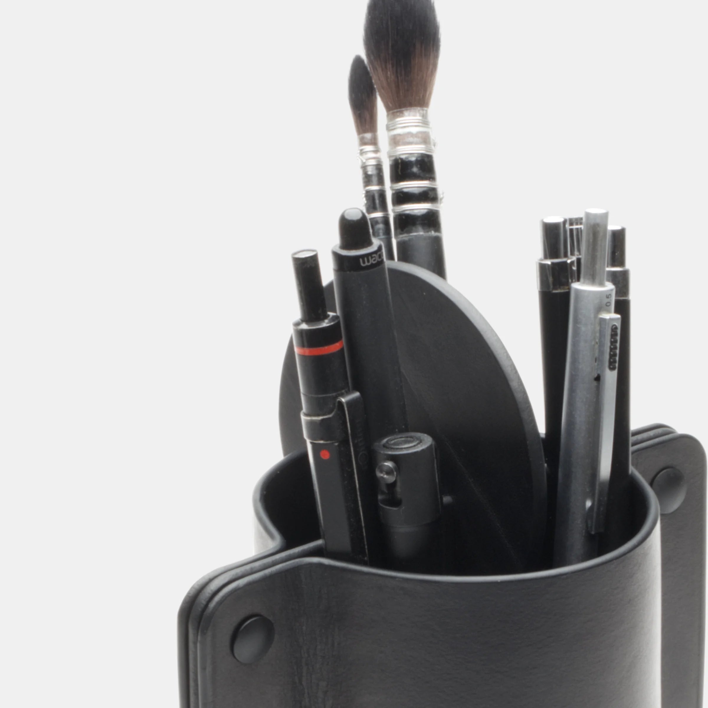 darksails-pot-crayons-cuir-noir-compartiment-bureau image 7