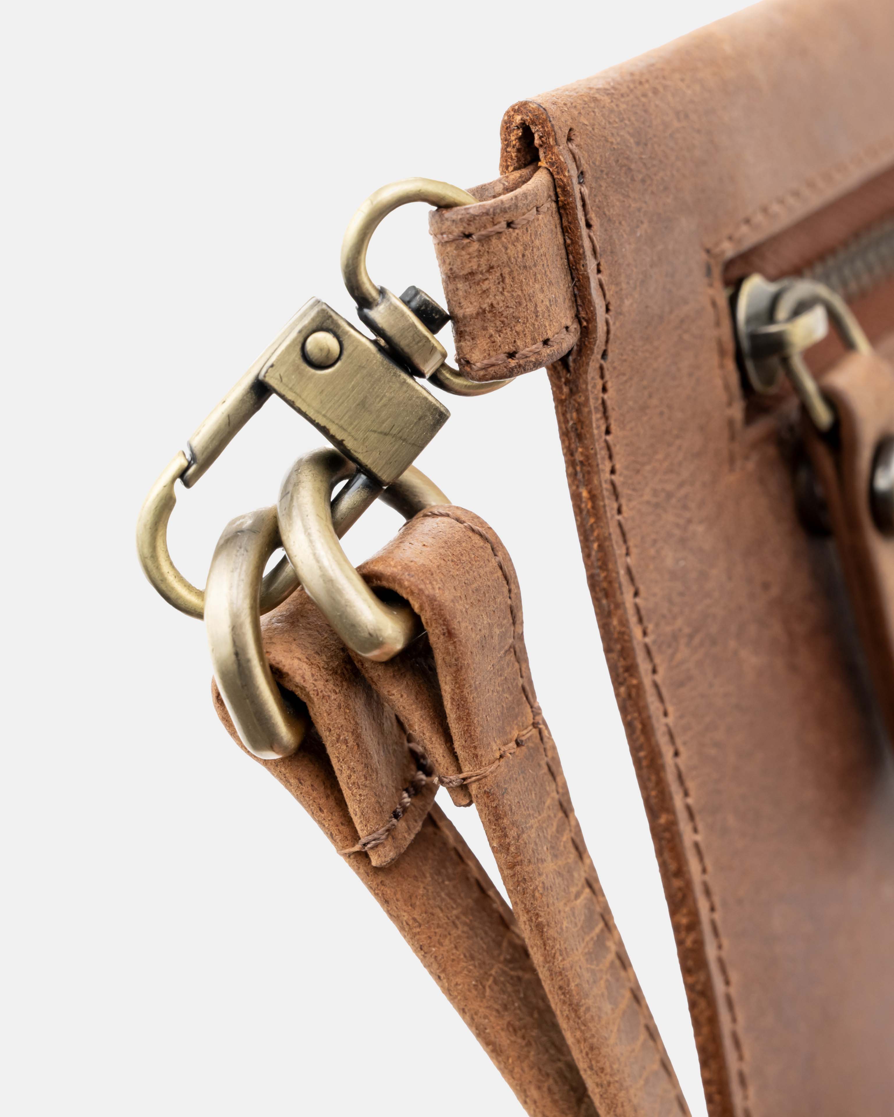 berliner-bags-lou-pochette-cuir-camel-multiusage-bracelet image 7